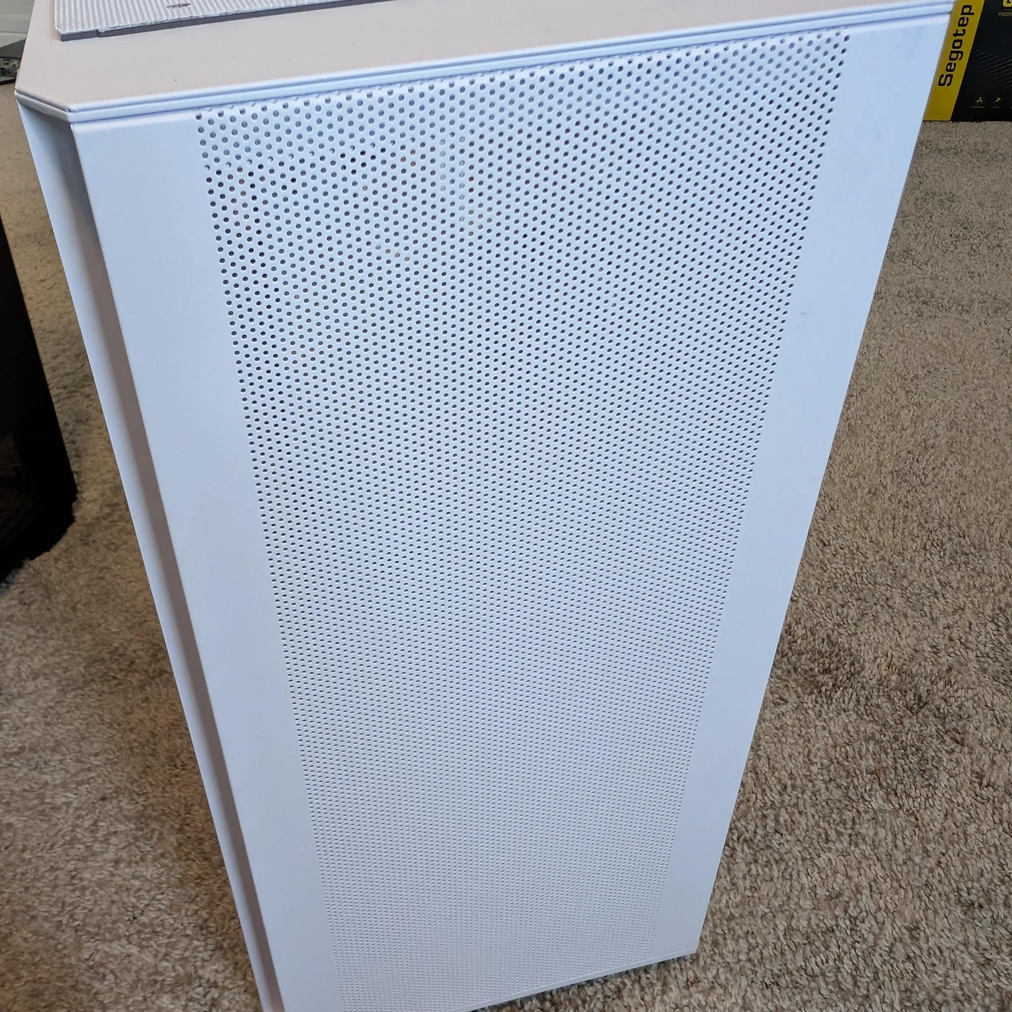 Montech Air 100 with white cable extensions
