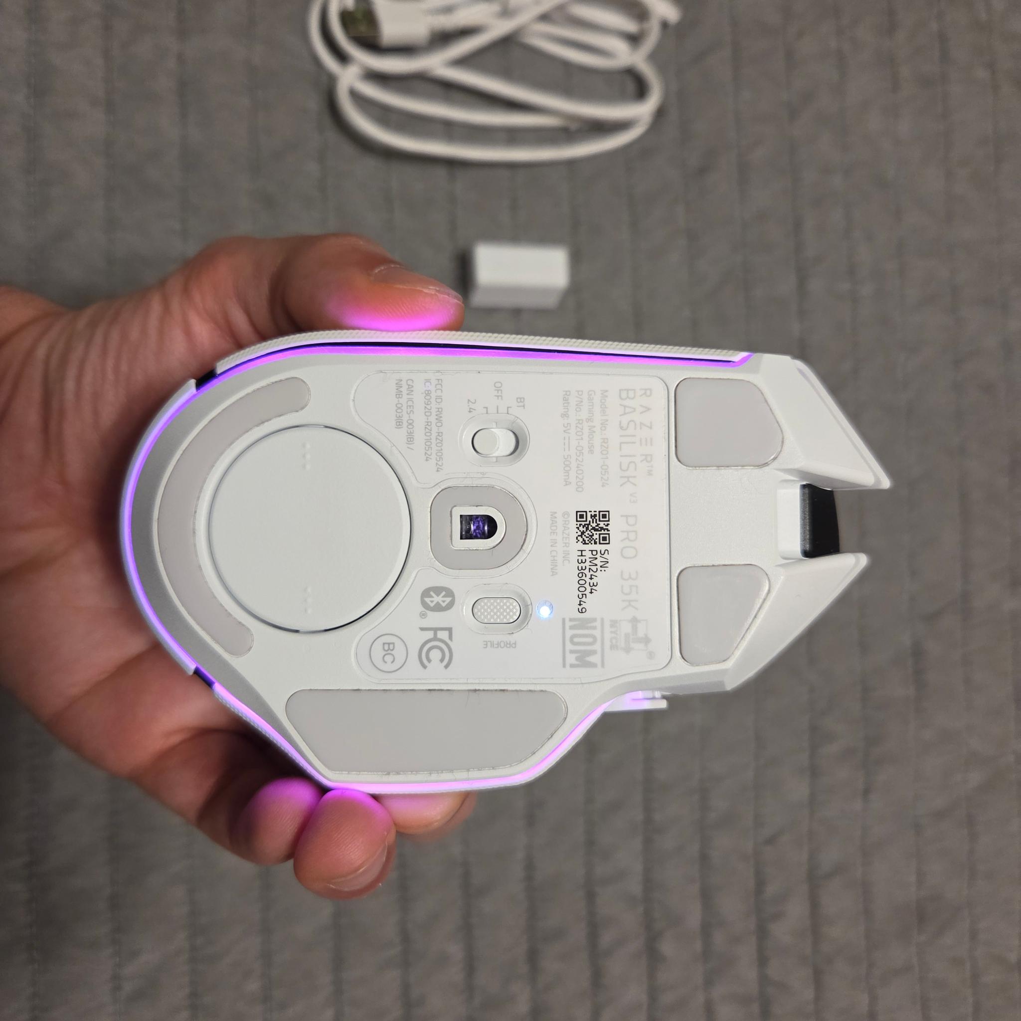 Razer Basilisk v3 pro 35k in Mercury White (Great Condition)