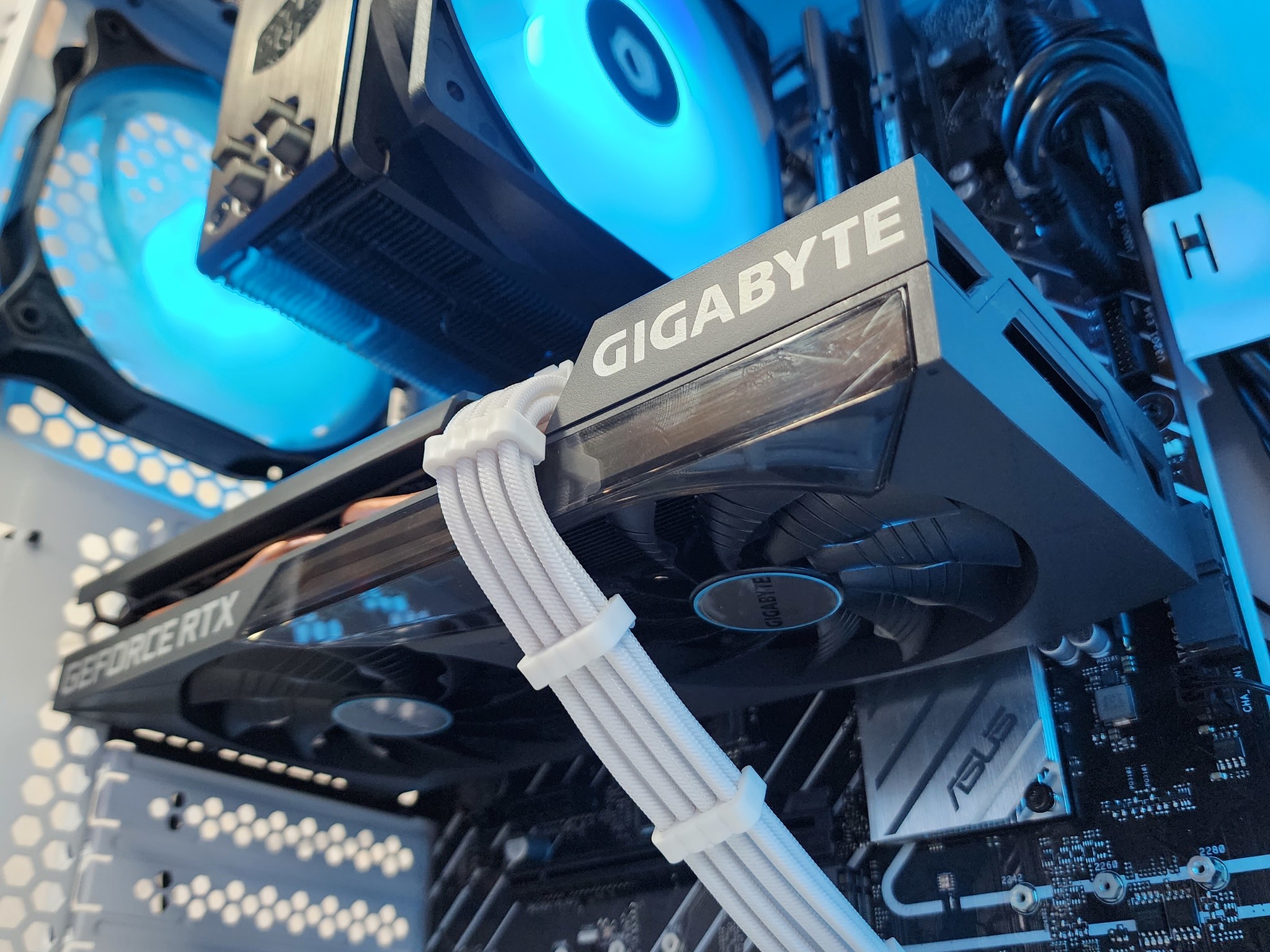 💙🤍RTX 3060 | Core i3 12100F | 16GB 3200MHz | 1TB SSD