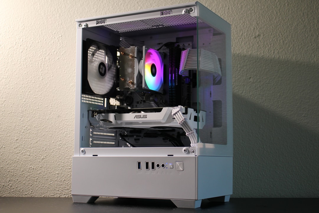 White Gaming PC | Windows 11 Pro | RX480 | R3 3100 | 512GB