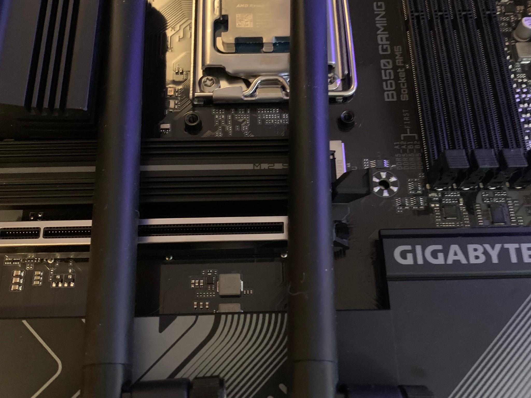 AMD Ryzen 7 8700g + Gigabyte B650 Gaming X AX V2 ATX Motherboard Combo