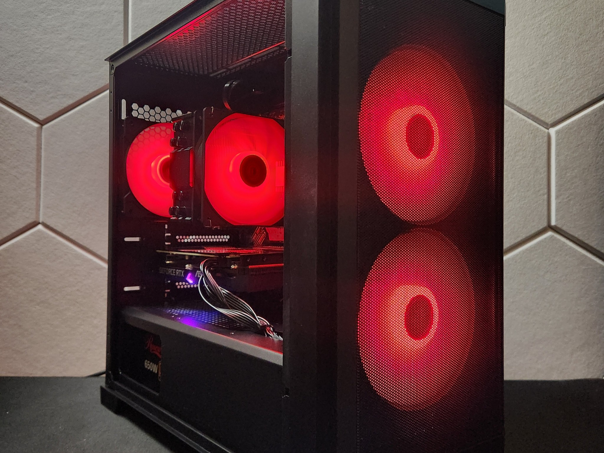 RTX 3060TI | Ryzen 7 3800X | 32GB DDR4 | 256GB SSD + 1TB HDD | WIFI+BT