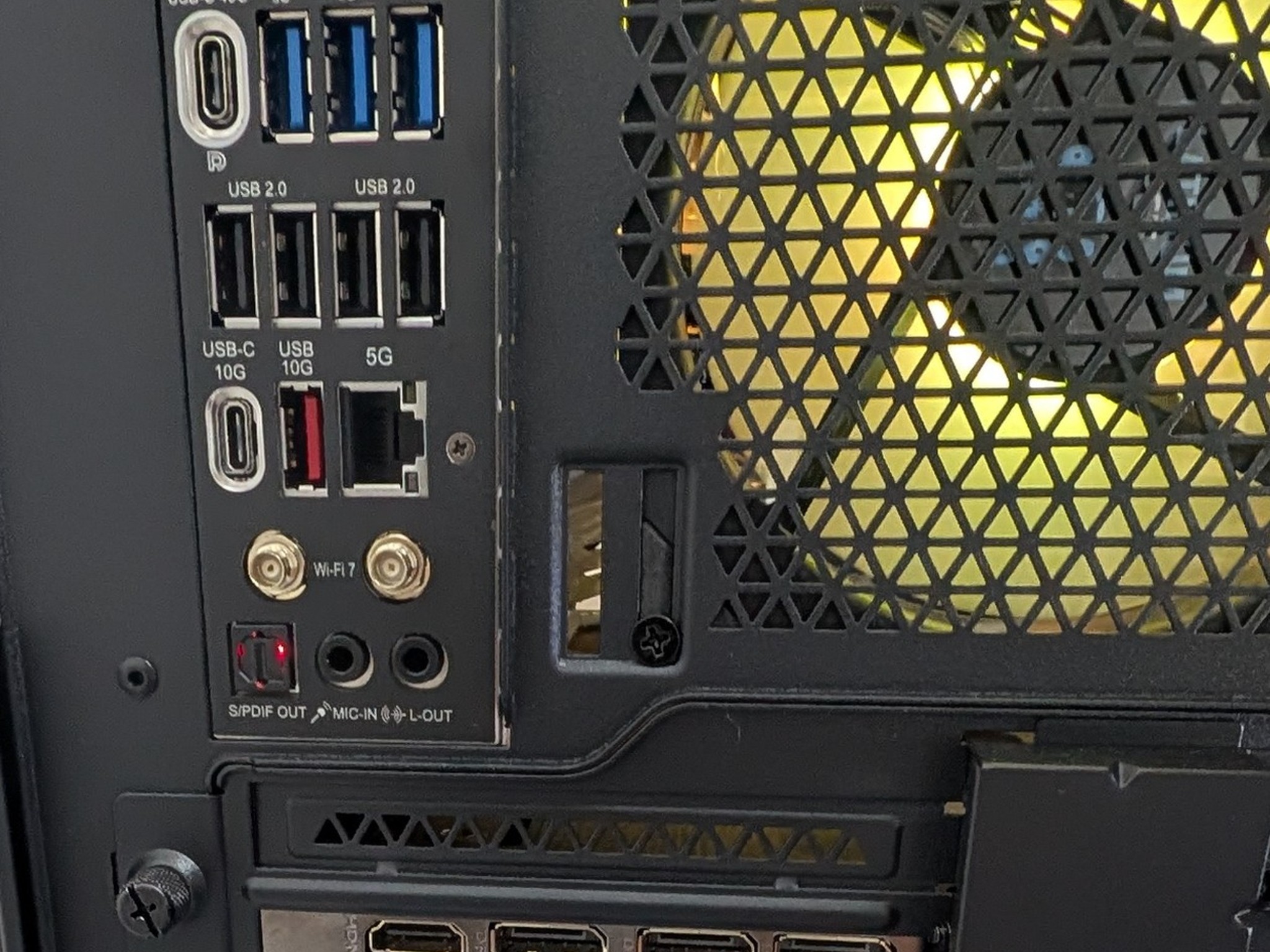 RTX 4080 | RYZEN 7 9800X3D | 32GB DDR5 | 2TB NVME | 850W PSU | 360MM AIO