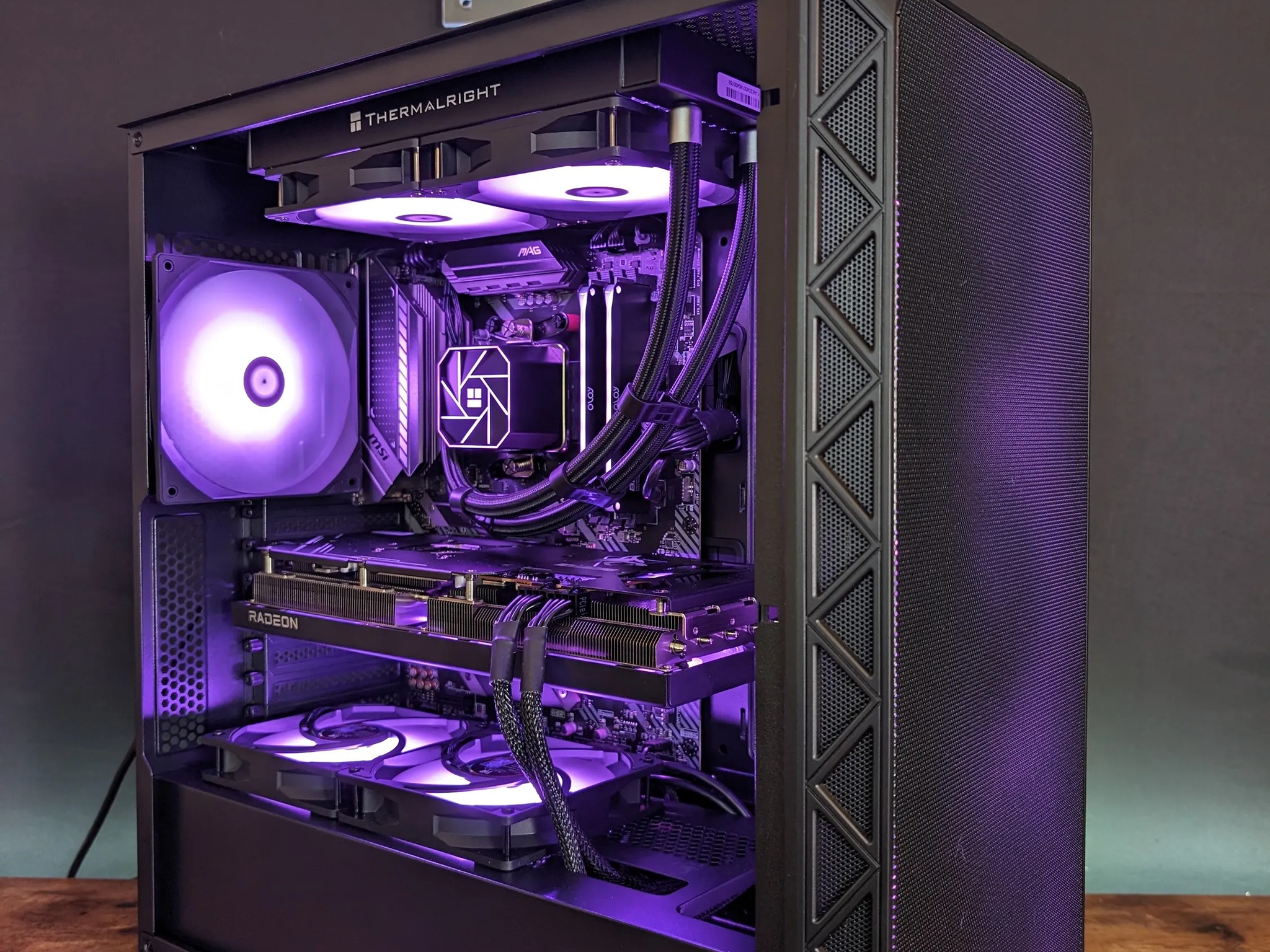 RX 7800xt // Ryzen 7 5700x3D // 32GB 3600MHz RAM // 1TB Gen4 NVMe