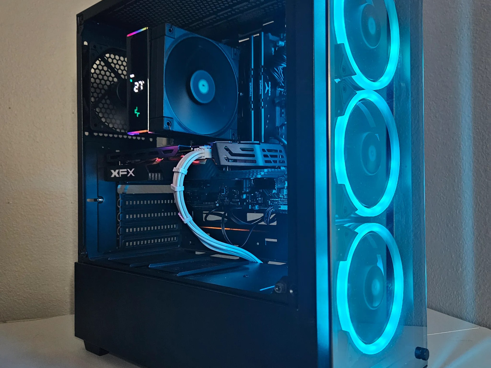 Gaming pc | ryzen 5 | Rx 580| 16gb ram | wifi | WIN 11