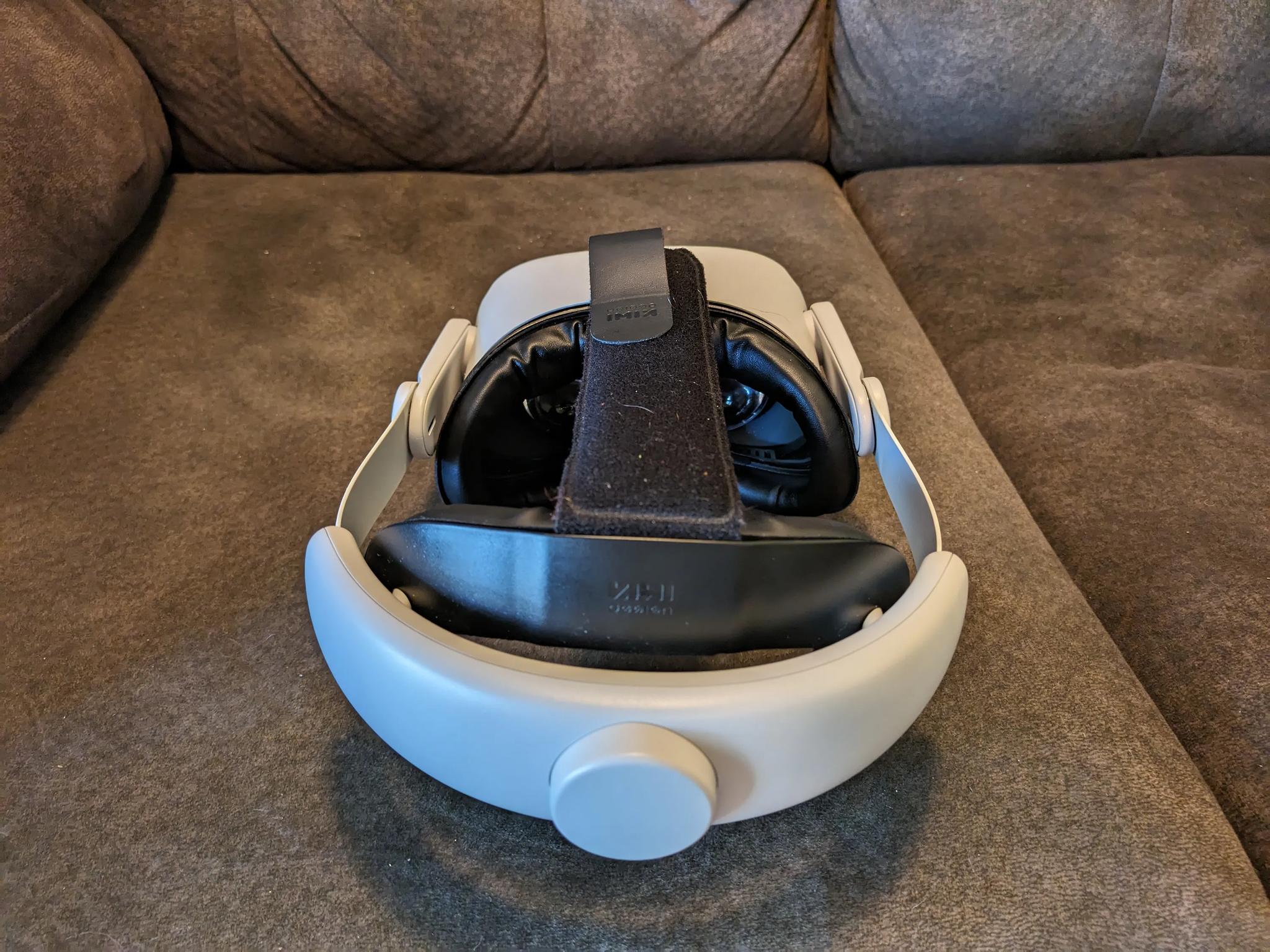 Meta Oculus Quest 2 128GB Standalone VR Headset - White, With Accessories