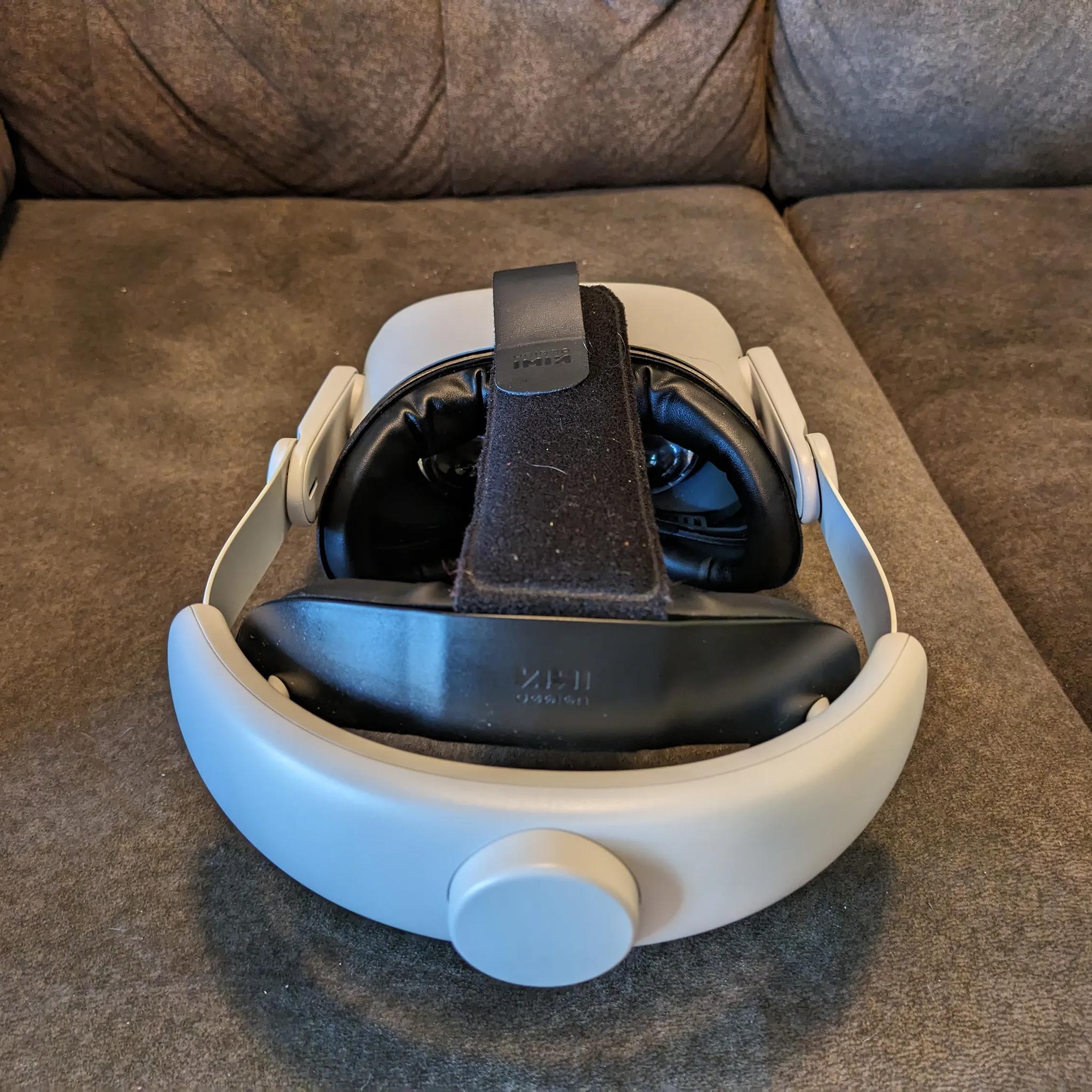 Meta Oculus Quest 2 128GB Standalone VR Headset - White, With Accessories