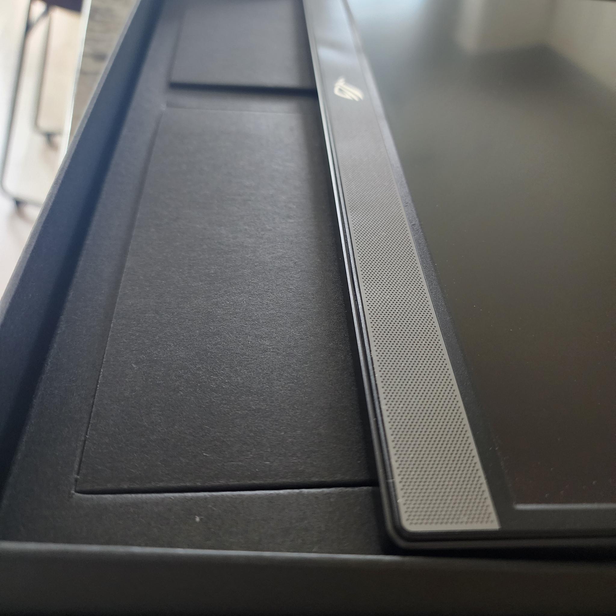 ASUS ROG STRIX XG17AHP