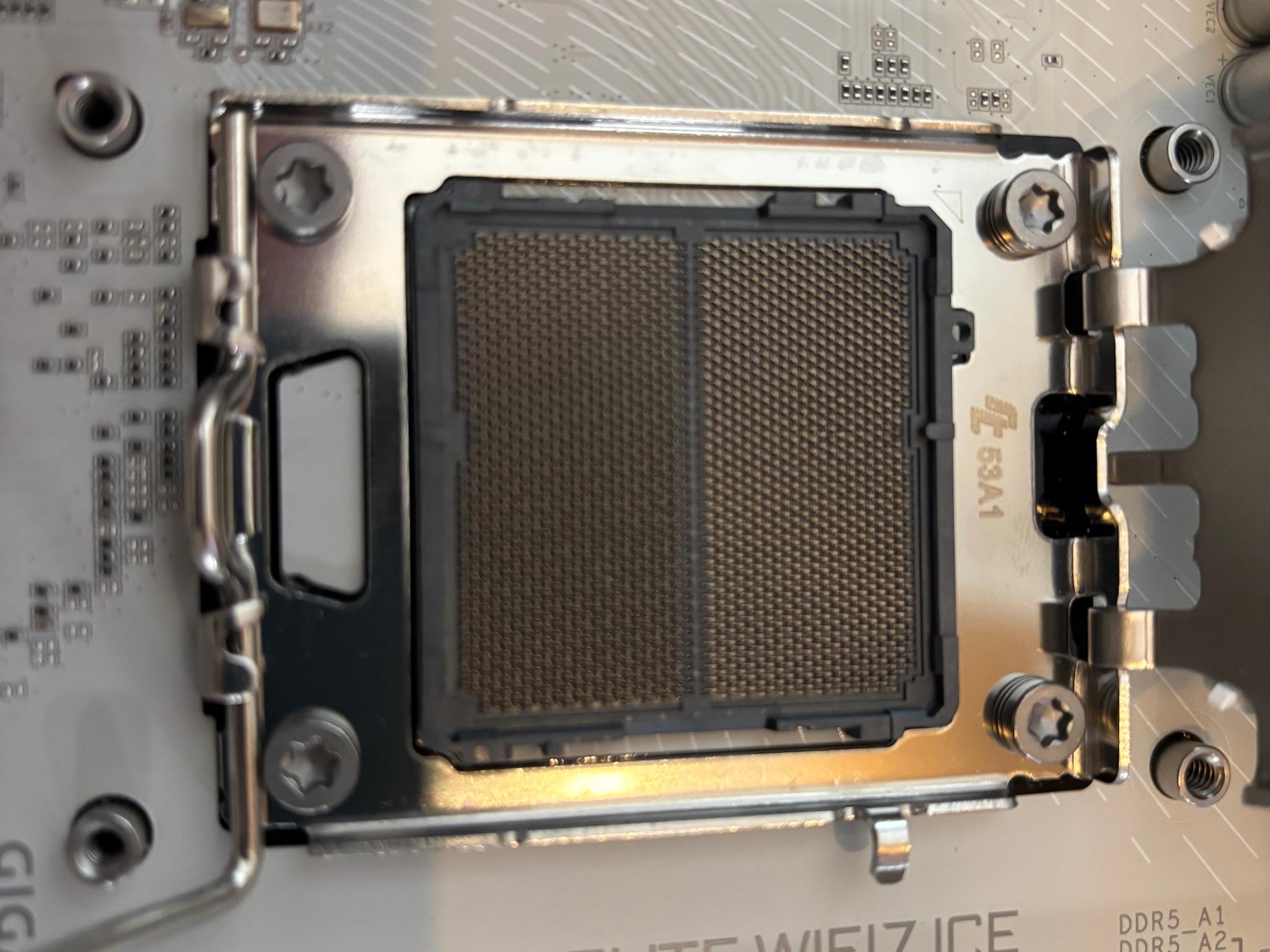 GIGABYTE B850 AORUS ELITE WIFI7 ICE
