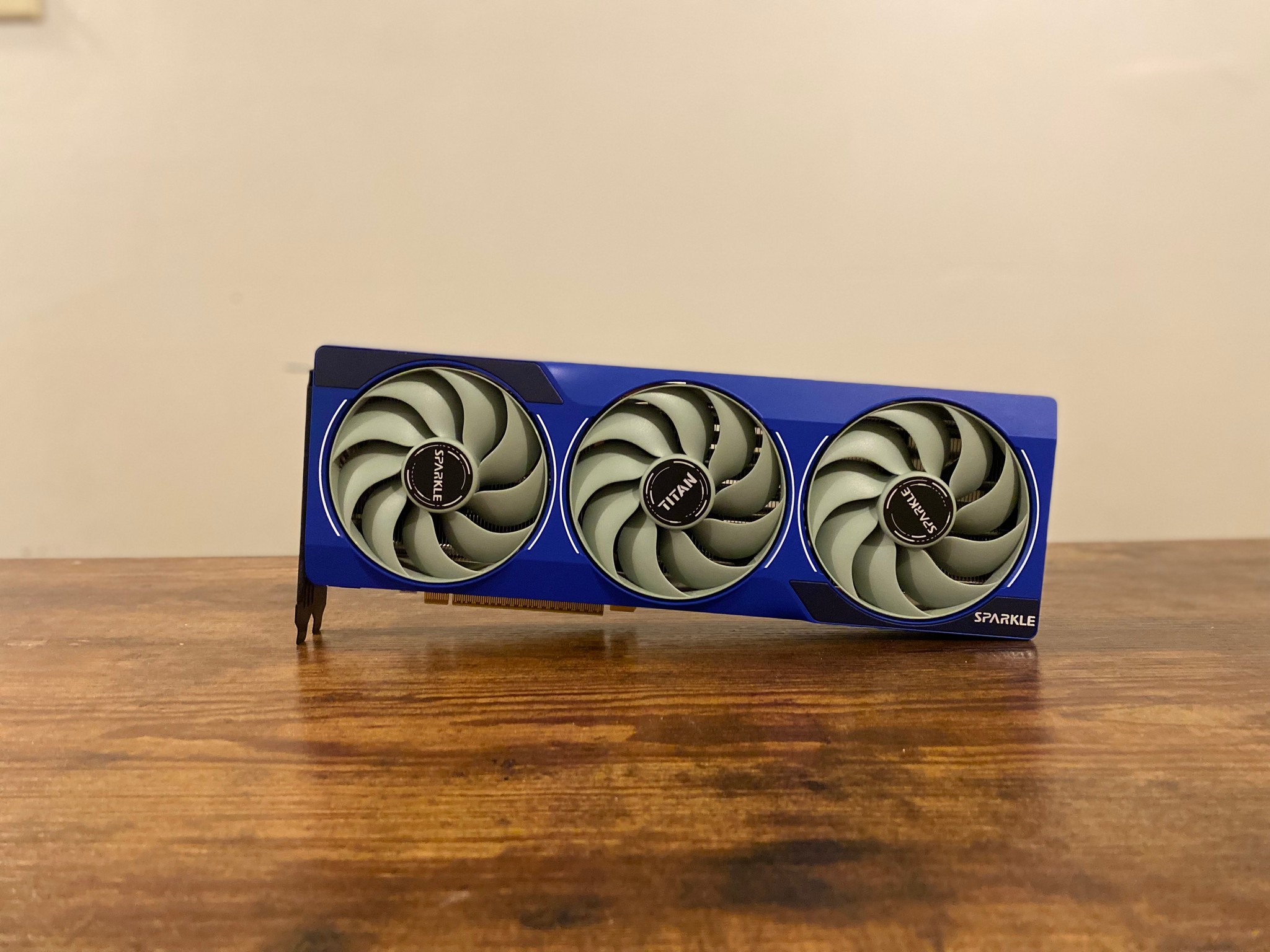 Intel arc B-580 12gb Sparkle OC 3 fan Gpu w sparkle stick