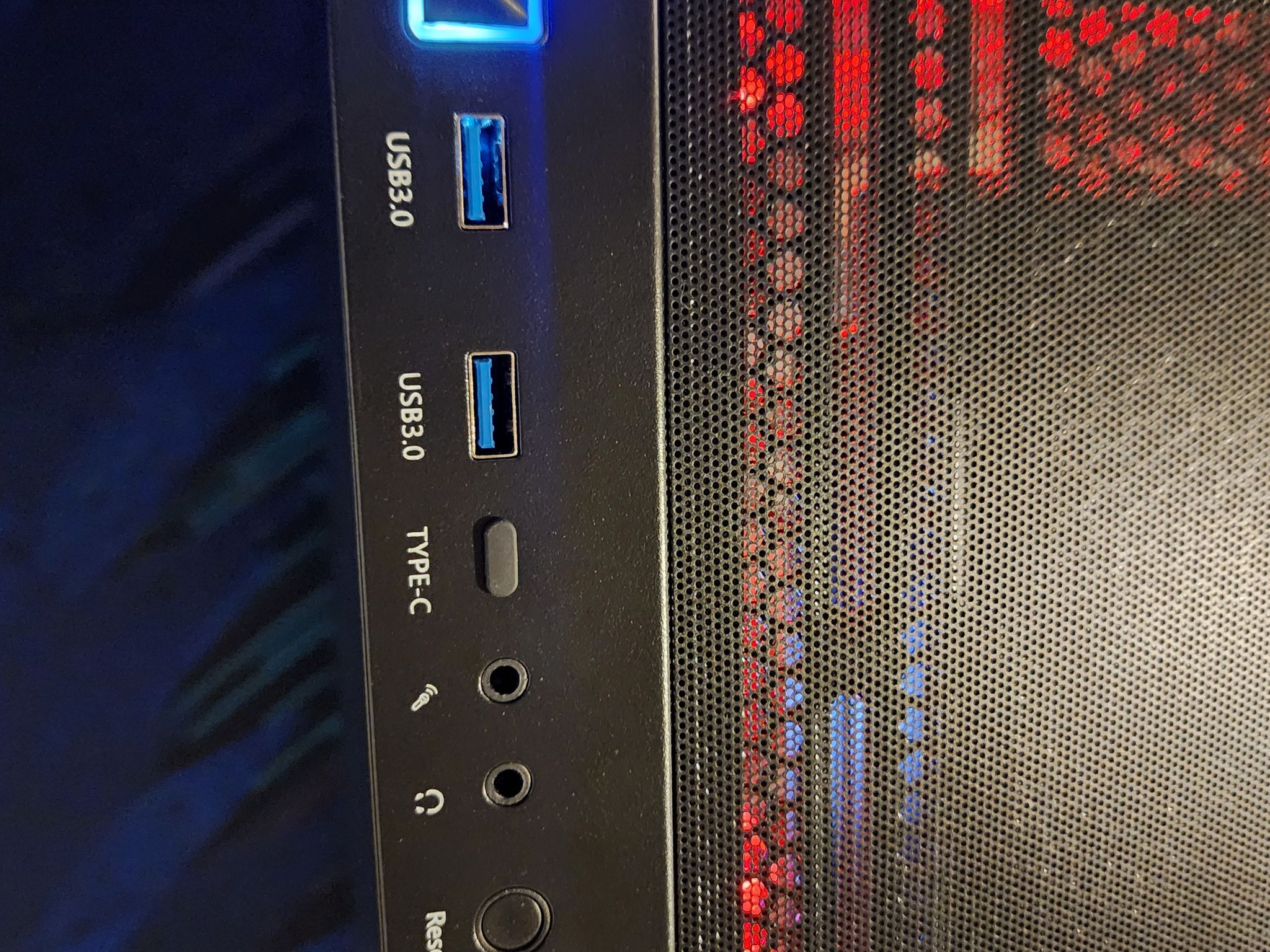 AMD RX 6750 XT / AMD Ryzen 7 5700X / 32GB DDR4 RAM / 1TB NVMe