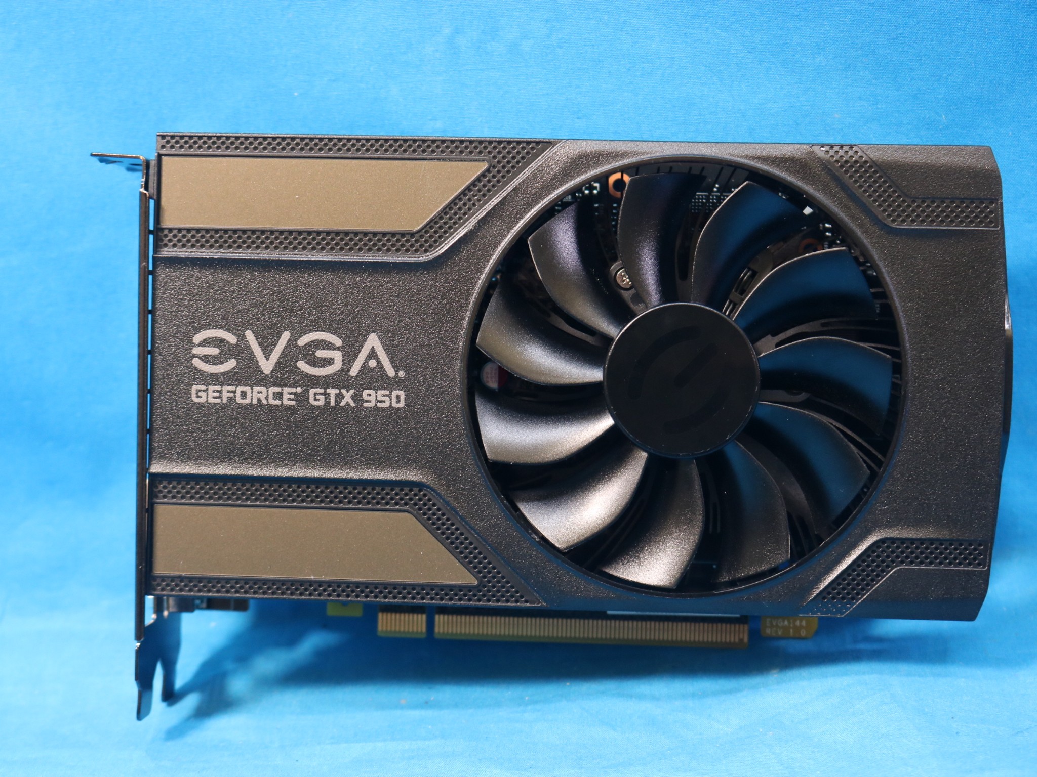 EVGA NVIDIA GeForce GTX 950 2GB GDDR5 PCIe 3.0 x16 Desktop GPU 02G-P4-0952-KR
