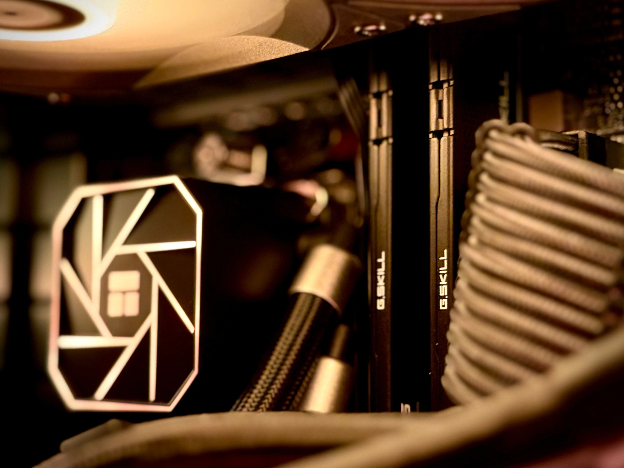 🤖 Cyclone 🤖 RTX 4070 Super / AMD R5 7600X3D / 1TB NVME / 32GB DDR5 RAM / 240 AIO / Windows 11 Pro