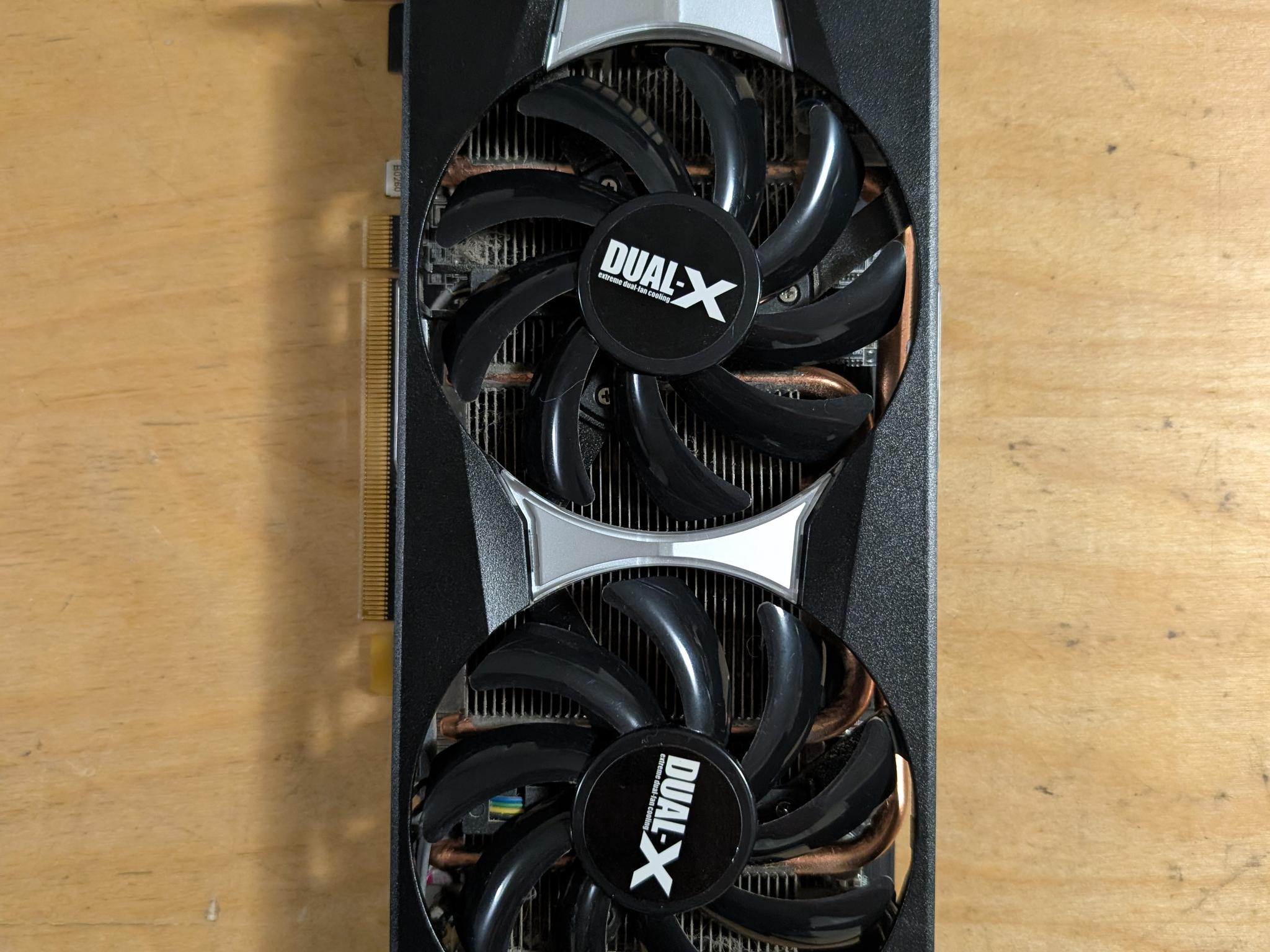 Gigabyte 990FXA-UD3 / AMD FX8320 / 16GB DDR3 / R9 270x 4GB