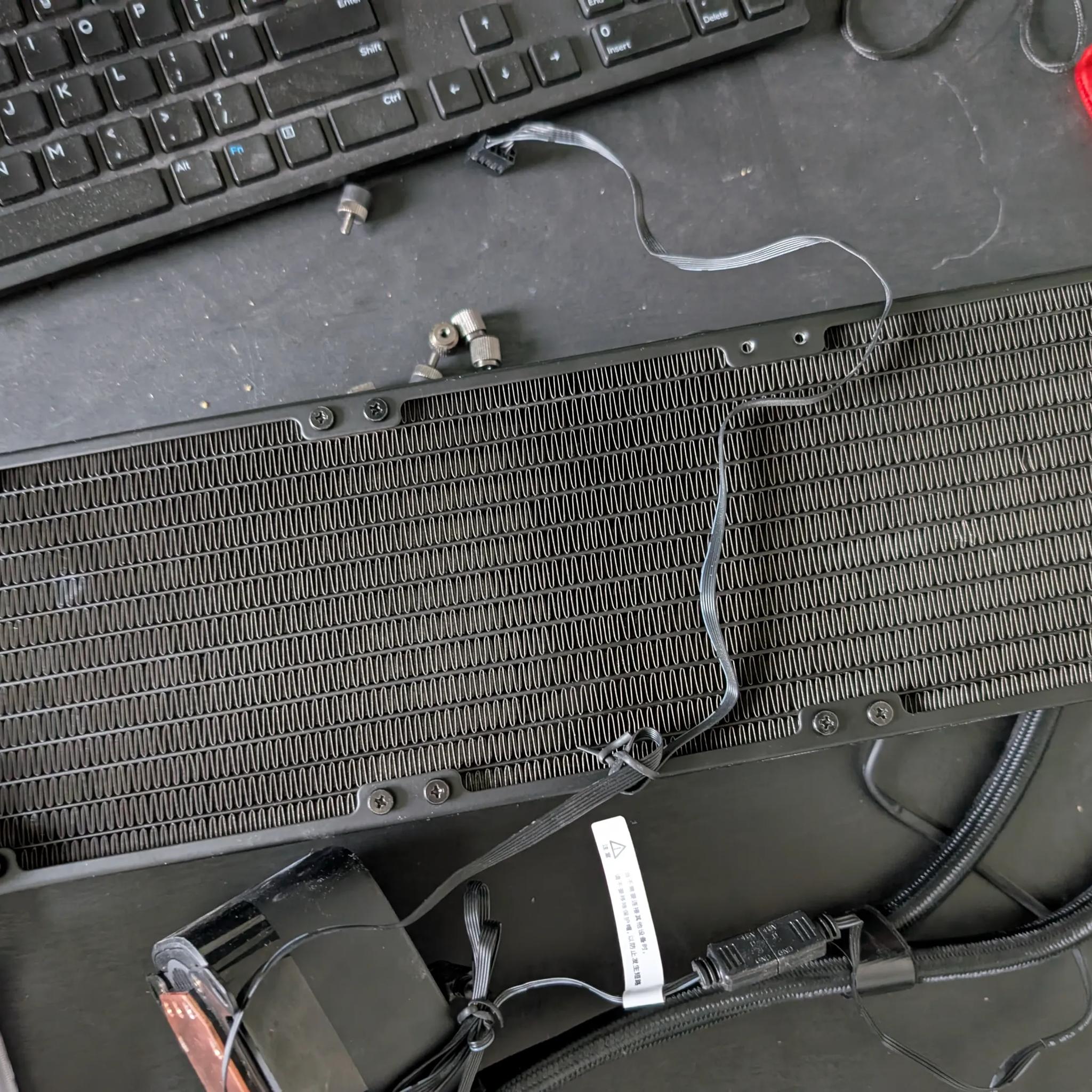 MSI B650 Tomahawk Wifi, Ryzen 7600x, 32gb DDR5 ram, dual 512gb GEN 3 SSDs and 360mm DEEPCOOL LD360