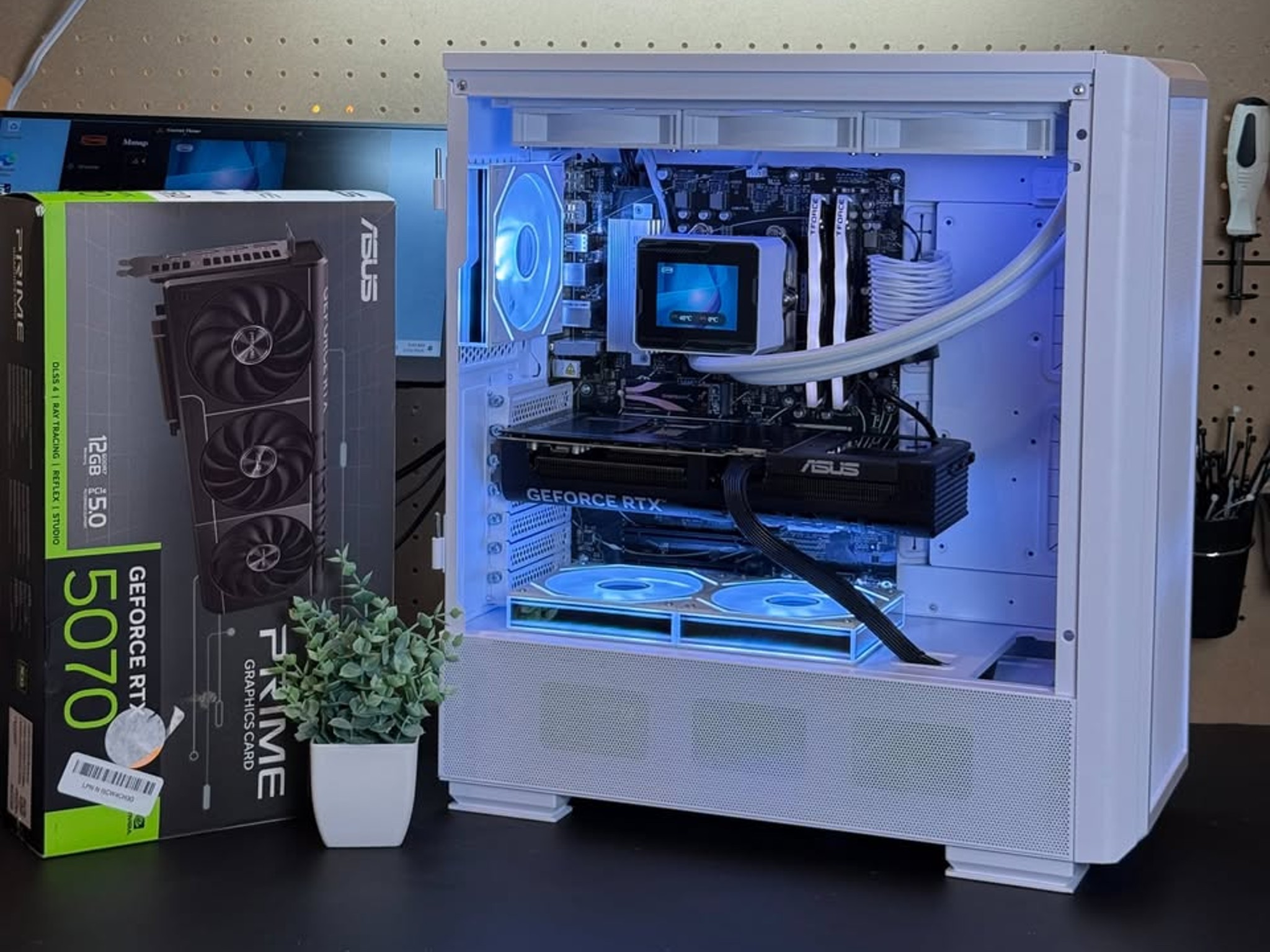 Pristine New Gaming / Streaming PC | RTX 5070 | Ryzen 7 7700 | 32GB DDR5 RAM | 1TB | Windows 11