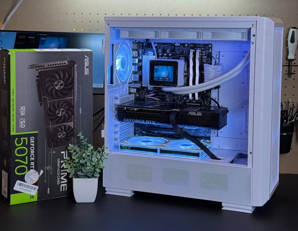 Pristine New Gaming / Streaming PC | RTX 5070 | Ryzen 7 7700 | 32GB DDR5 RAM | 1TB | Windows 11