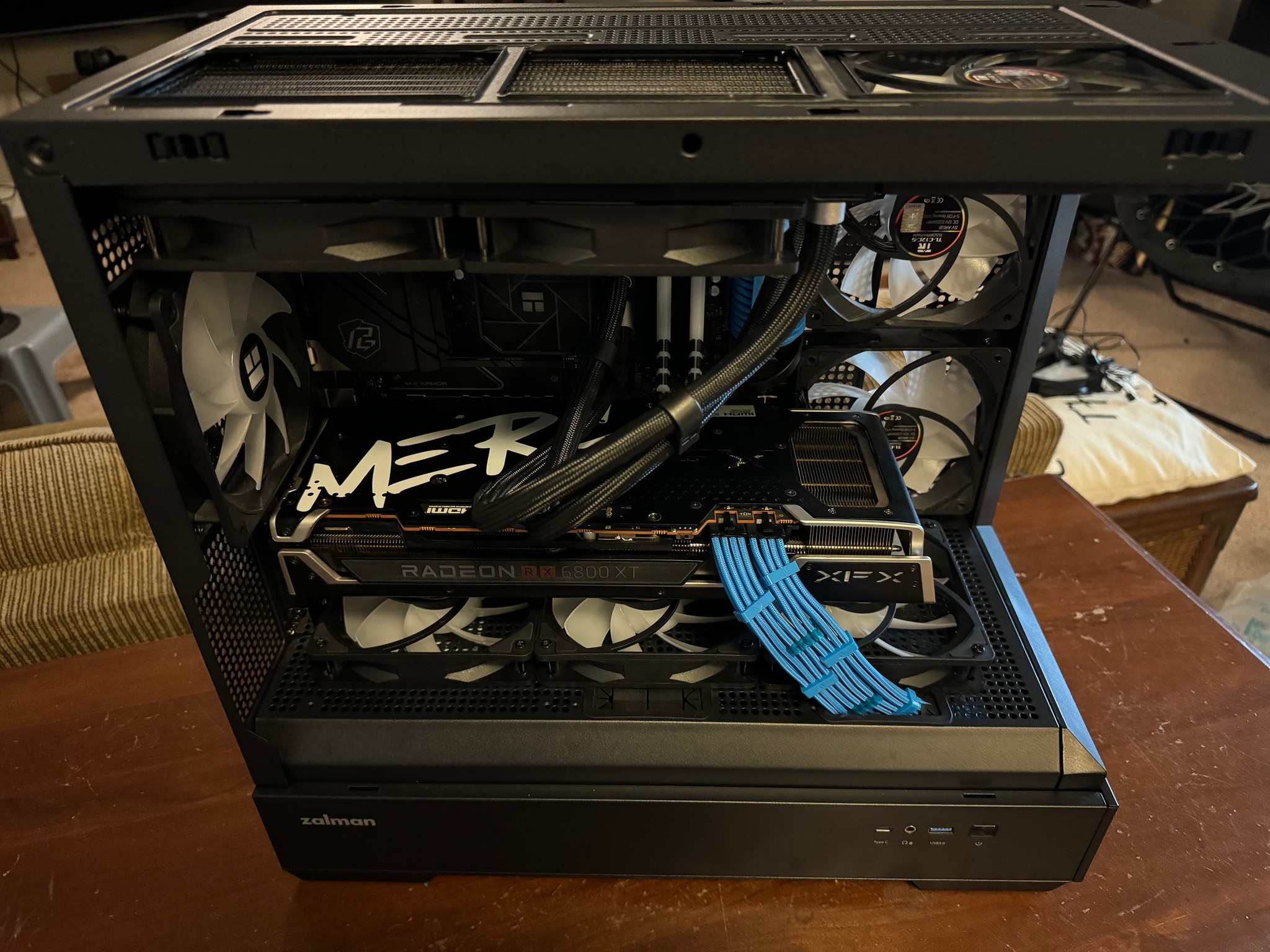 Ryzen 7 5800X3D (= i7-13700K) + RX 6800 XT (= RTX 3080) Gaming PC, 32 GB of RAM, 2 TB of storage