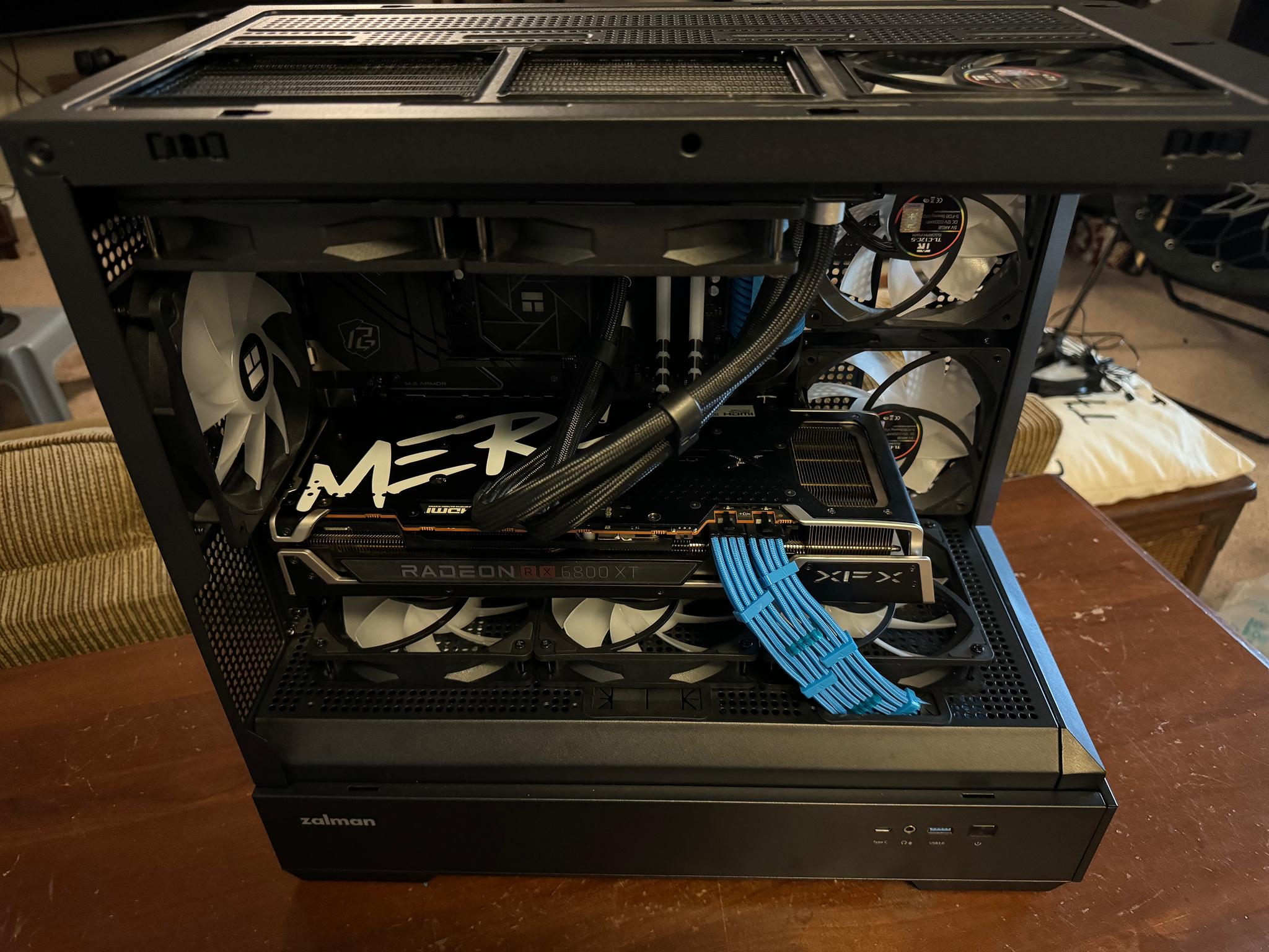 Ryzen 7 5800X3D (= i7-13700K) + RX 6800 XT (= RTX 3080) Gaming PC, 32 GB of RAM, 2 TB of storage