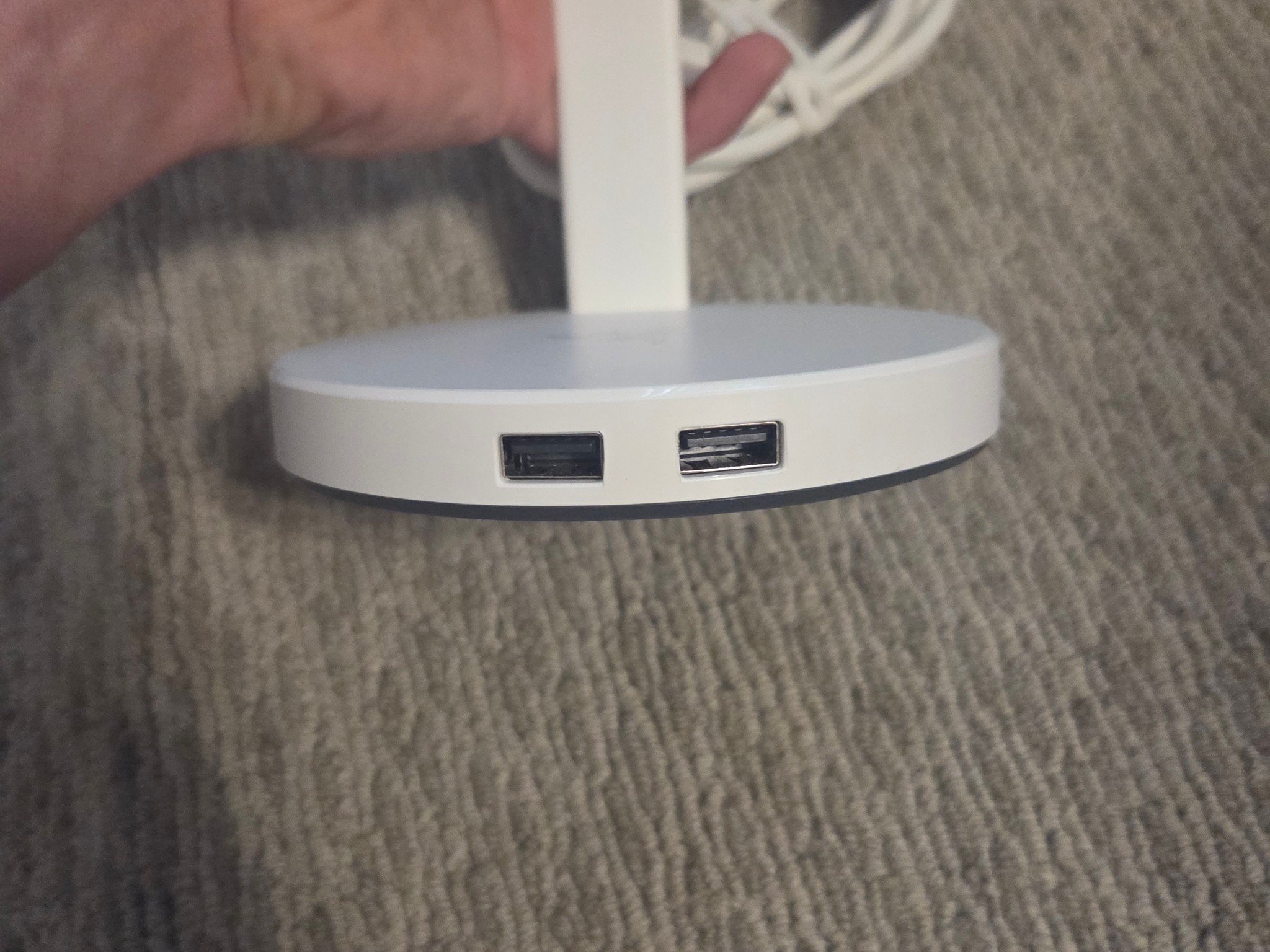Razer Base Station V2 Chroma Headset Stand Chroma in white (Great Condition)