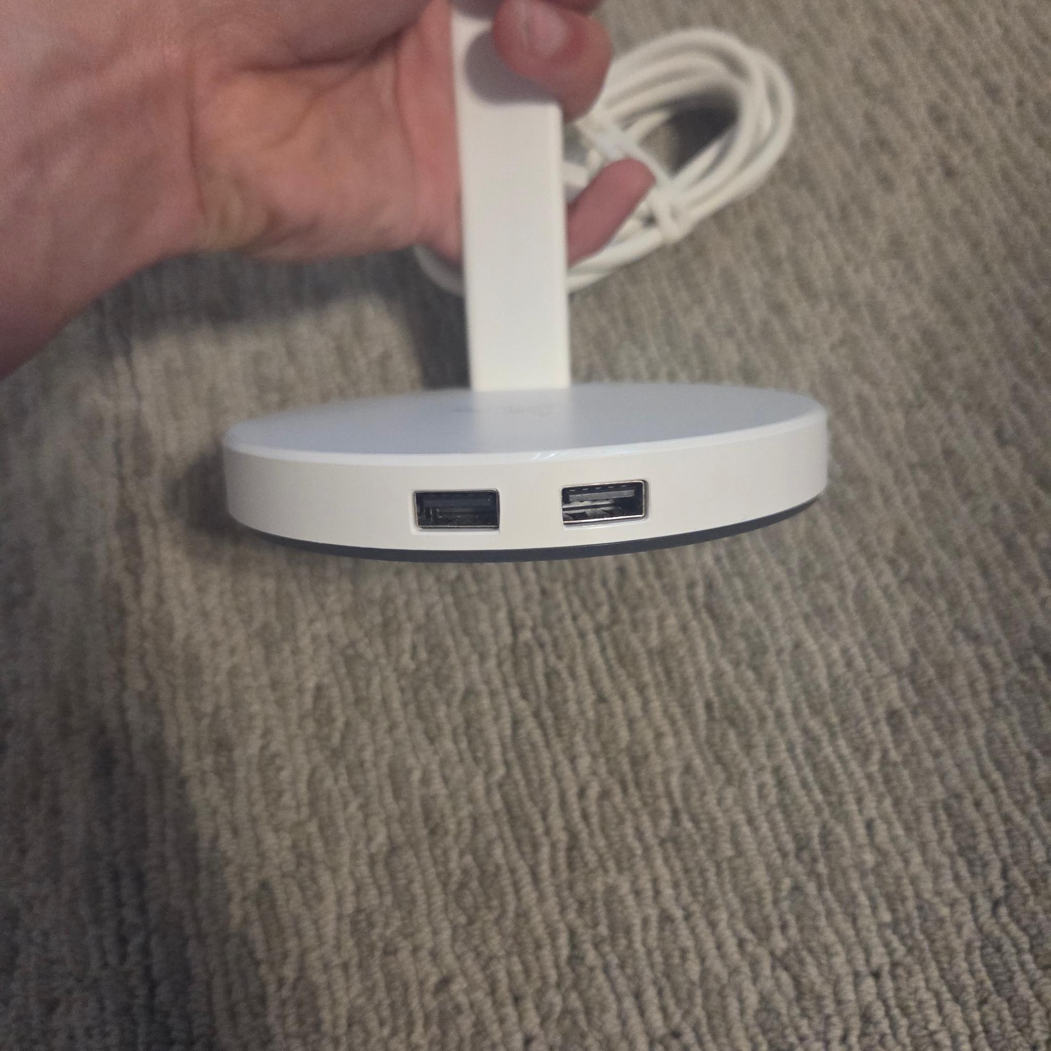 Razer Base Station V2 Chroma Headset Stand Chroma in white (Great Condition)