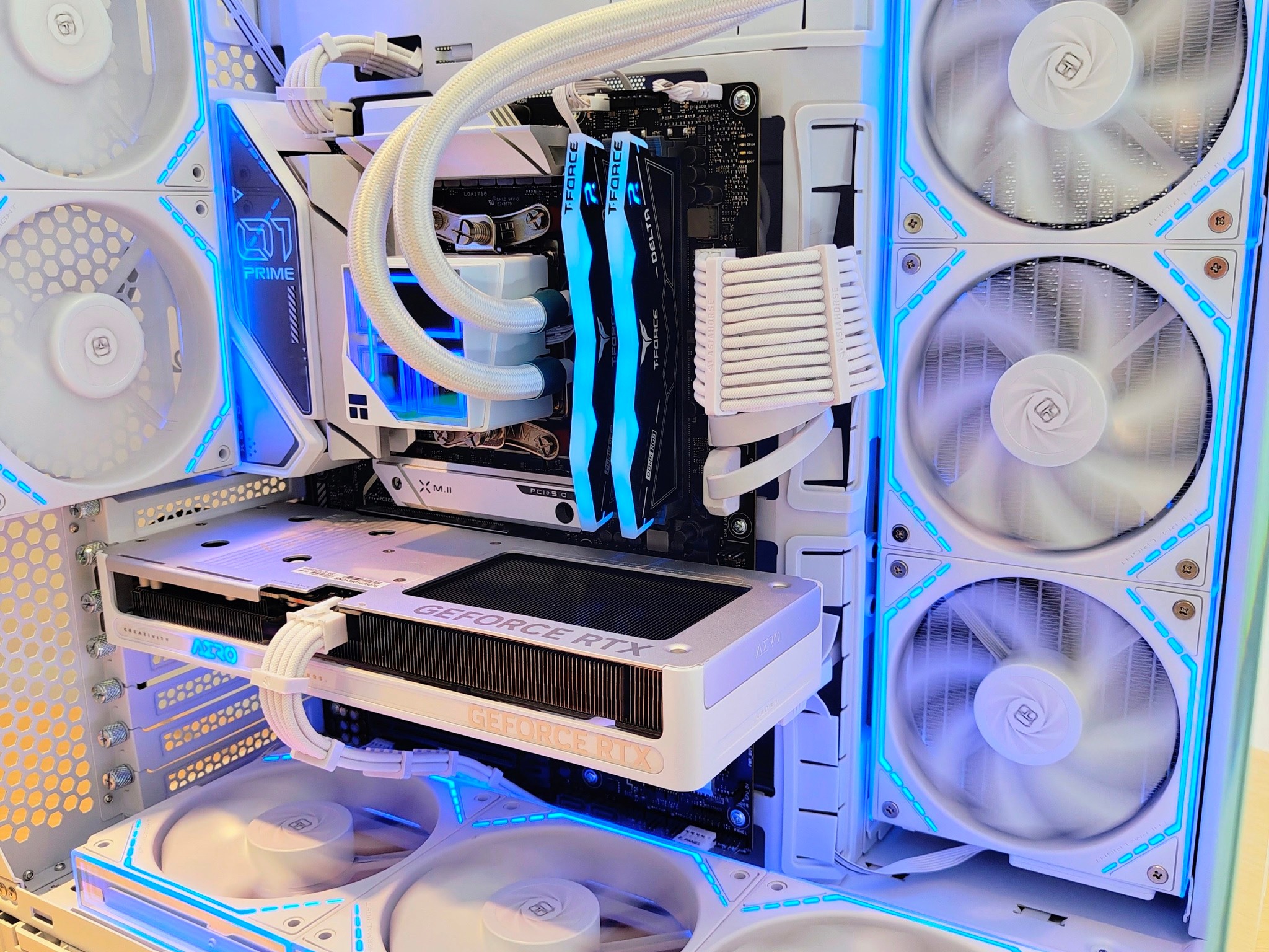 Glacier 🧊 RTX 5060 TI (16GB) | Ryzen 7 7700X | 32GB DDR5 | Gaming PC