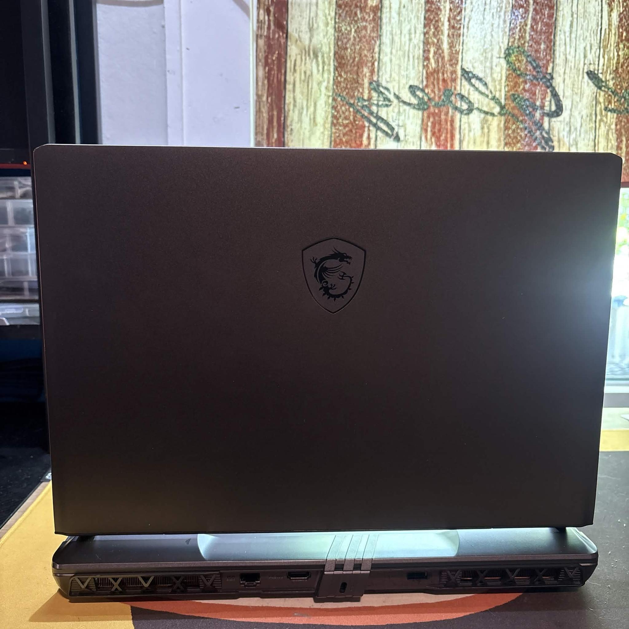 MSI Vector 16 HX AI Ultra 7 RTX 5070 Ti 16GB 2K 240Hz (NM)