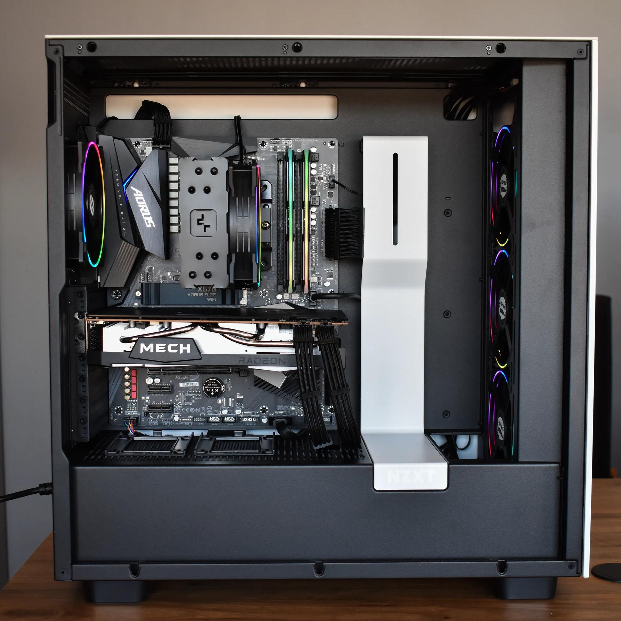 Ryzen 5 5600x / RX 6700XT Mid Range Gaming PC