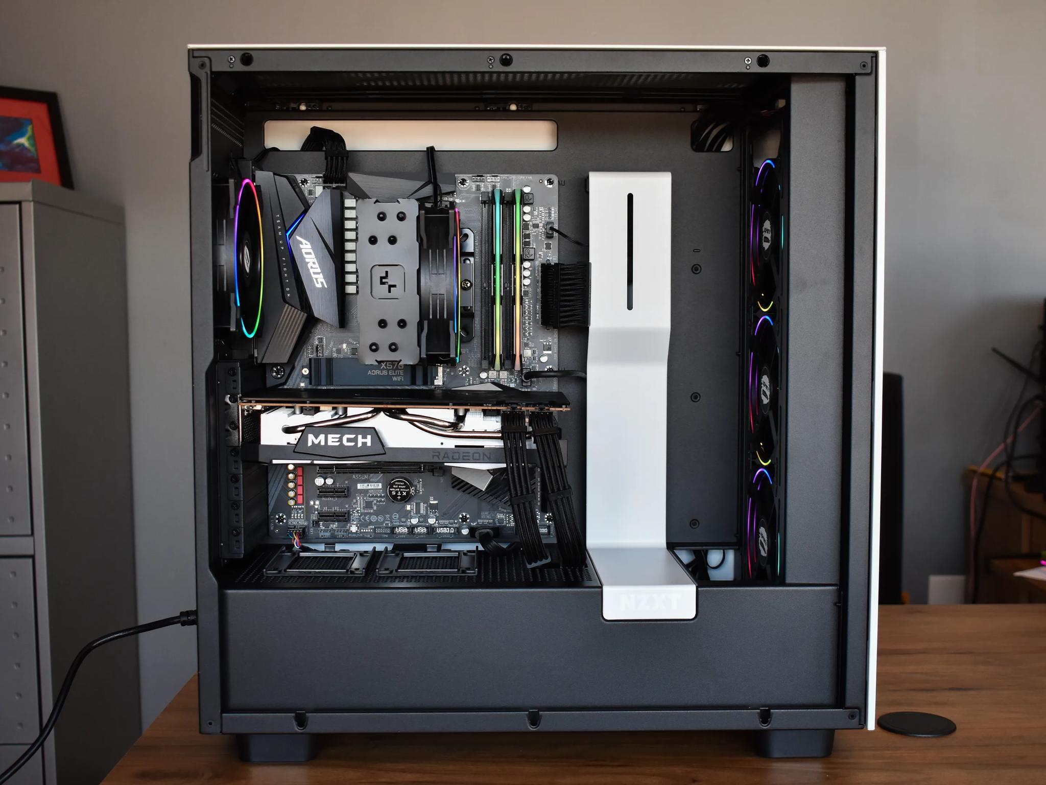 Ryzen 5 5600x / RX 6700XT Mid Range Gaming PC