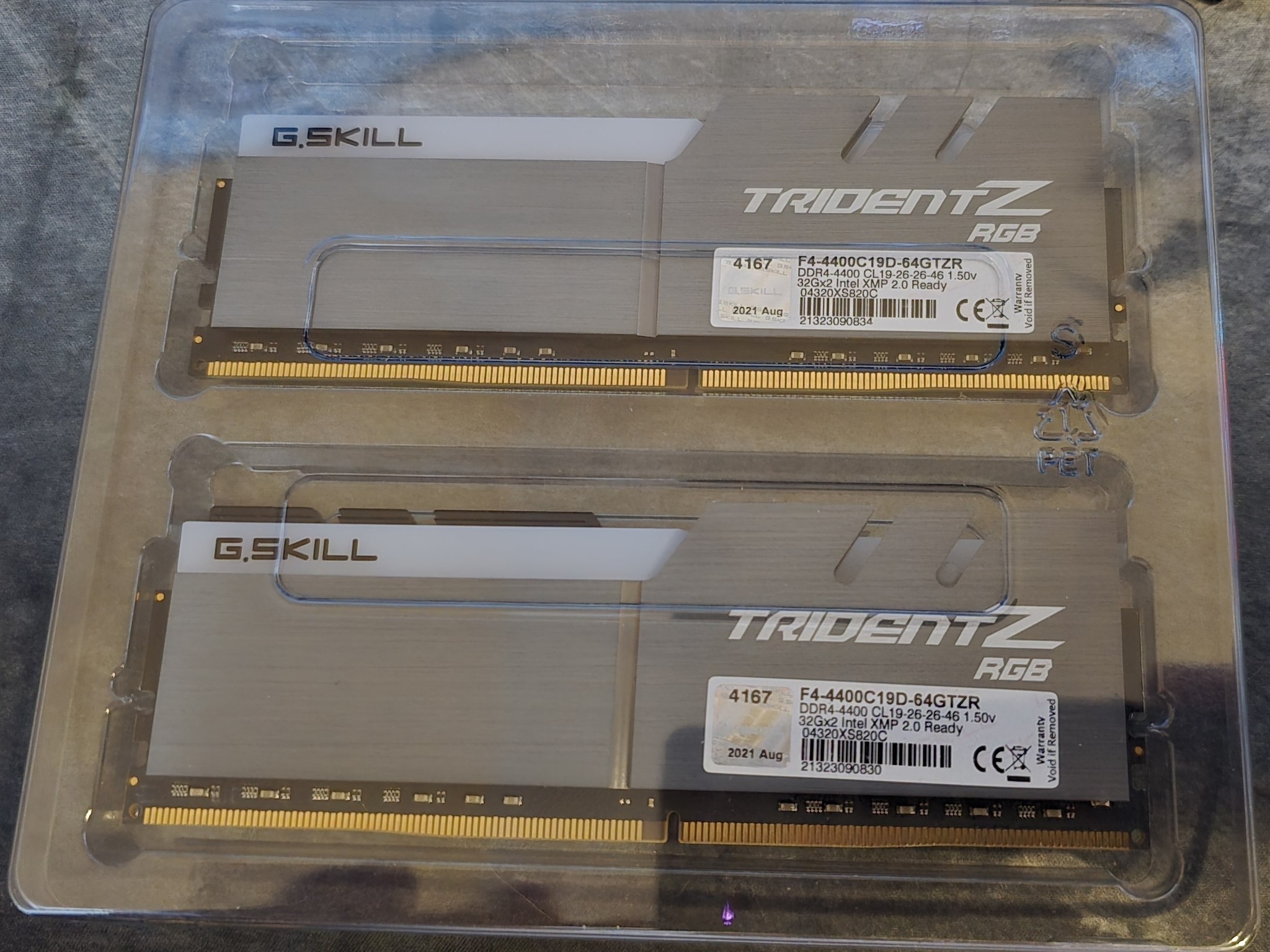 G.Skill TridentZ RGB DDR4 32GBx2 f4-4400C19D-64GTZR