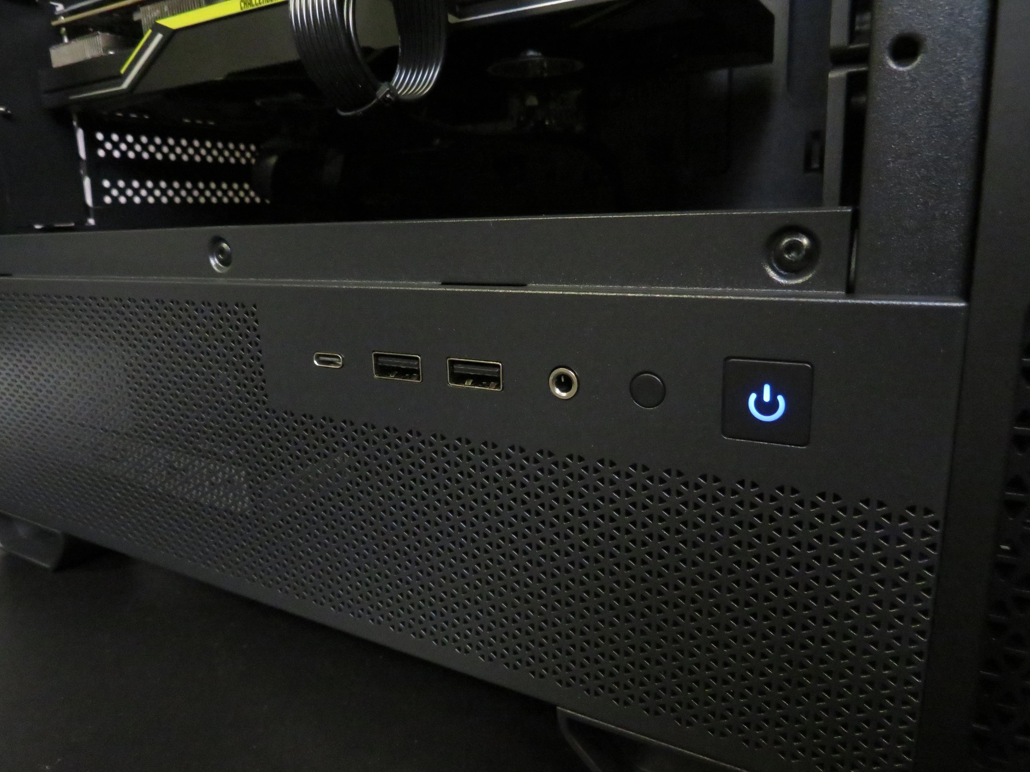 Entry Level Gamer! RX 5700 XT + Intel Xeon E5 2680 V4 + 32 GB DDR4 + 1 TB SSD