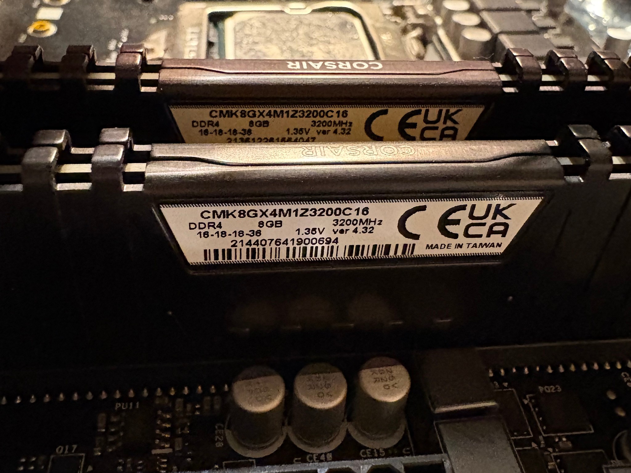 ASRock b460mPro4s/ac, i5-10400f, 2x8 GB 3200mhz DDR4