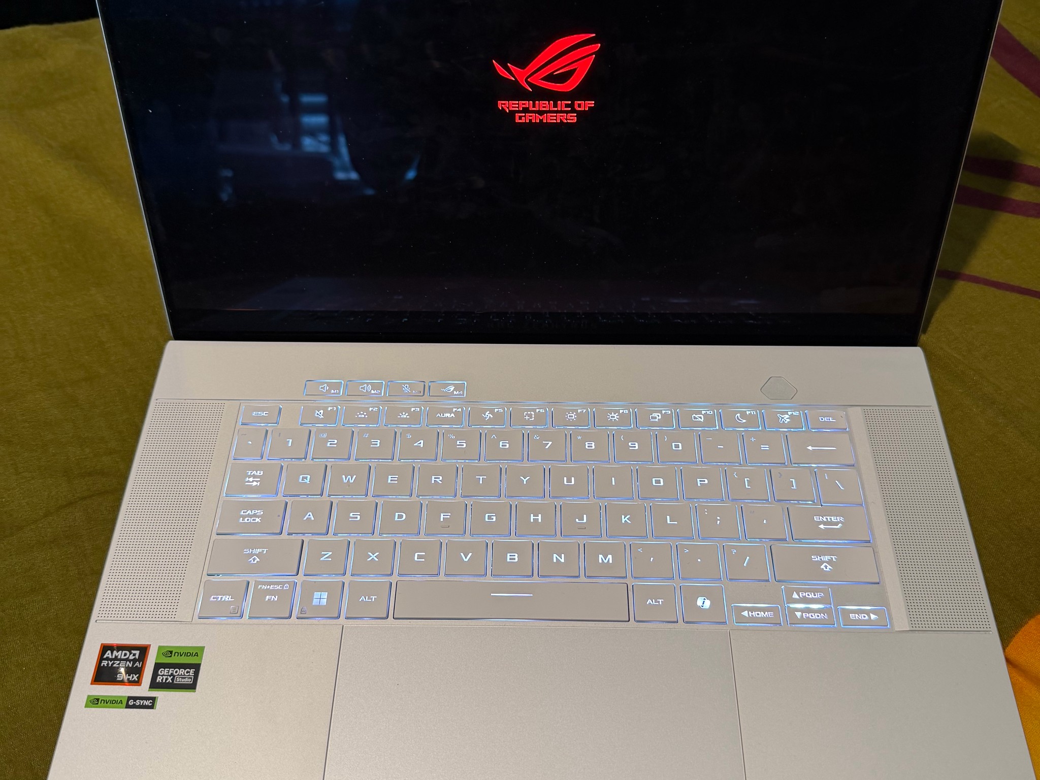 ASUS Zephyrus G16 Gaming laptop RTX 4070, Ryzen AI 9 370HX, 32GB Ram, 2TB SSD