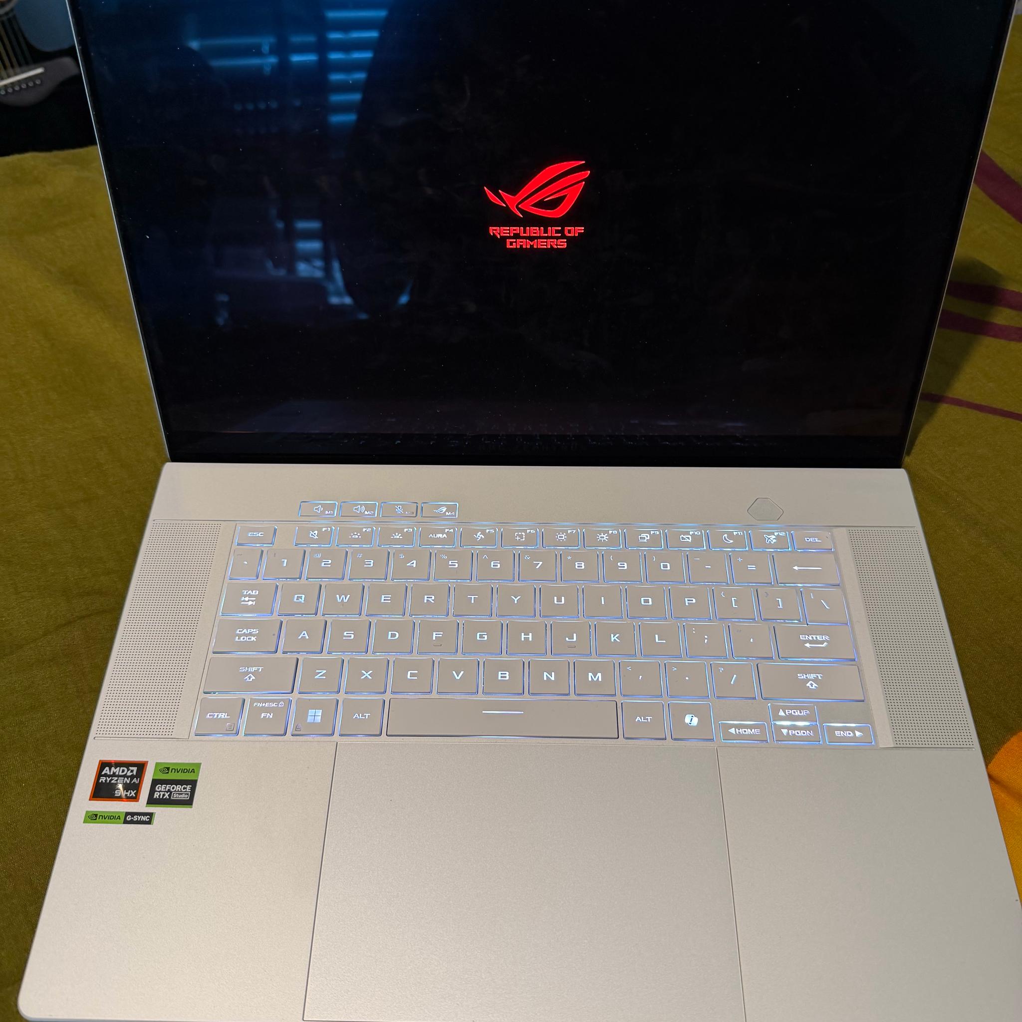 ASUS Zephyrus G16 Gaming laptop RTX 4070, Ryzen AI 9 370HX, 32GB Ram, 2TB SSD
