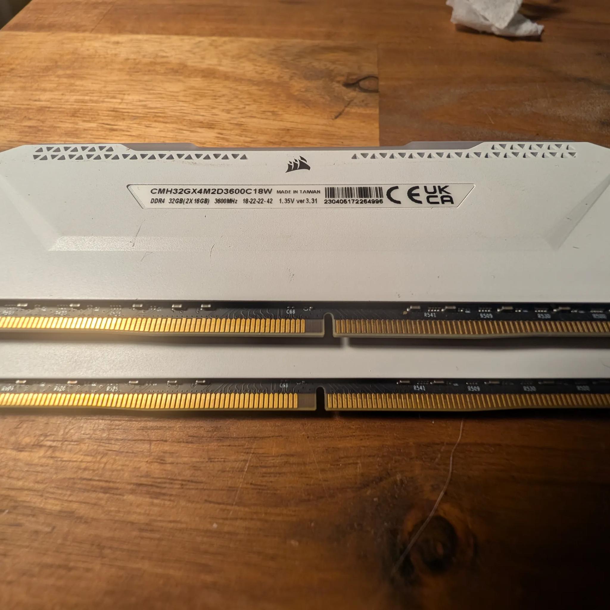 Corsair DDR4 32GB (16x2)
