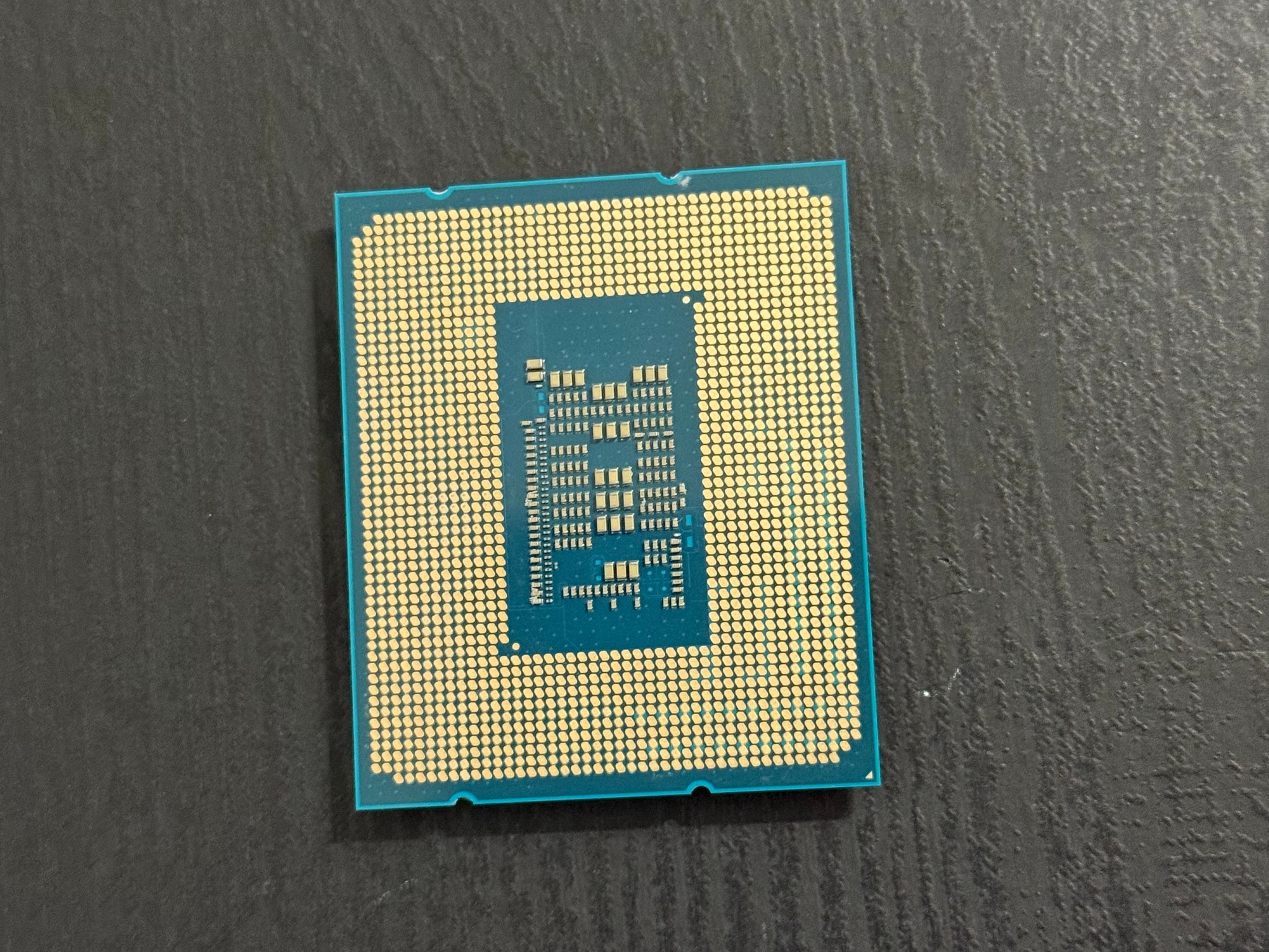 Intel i3 12100f