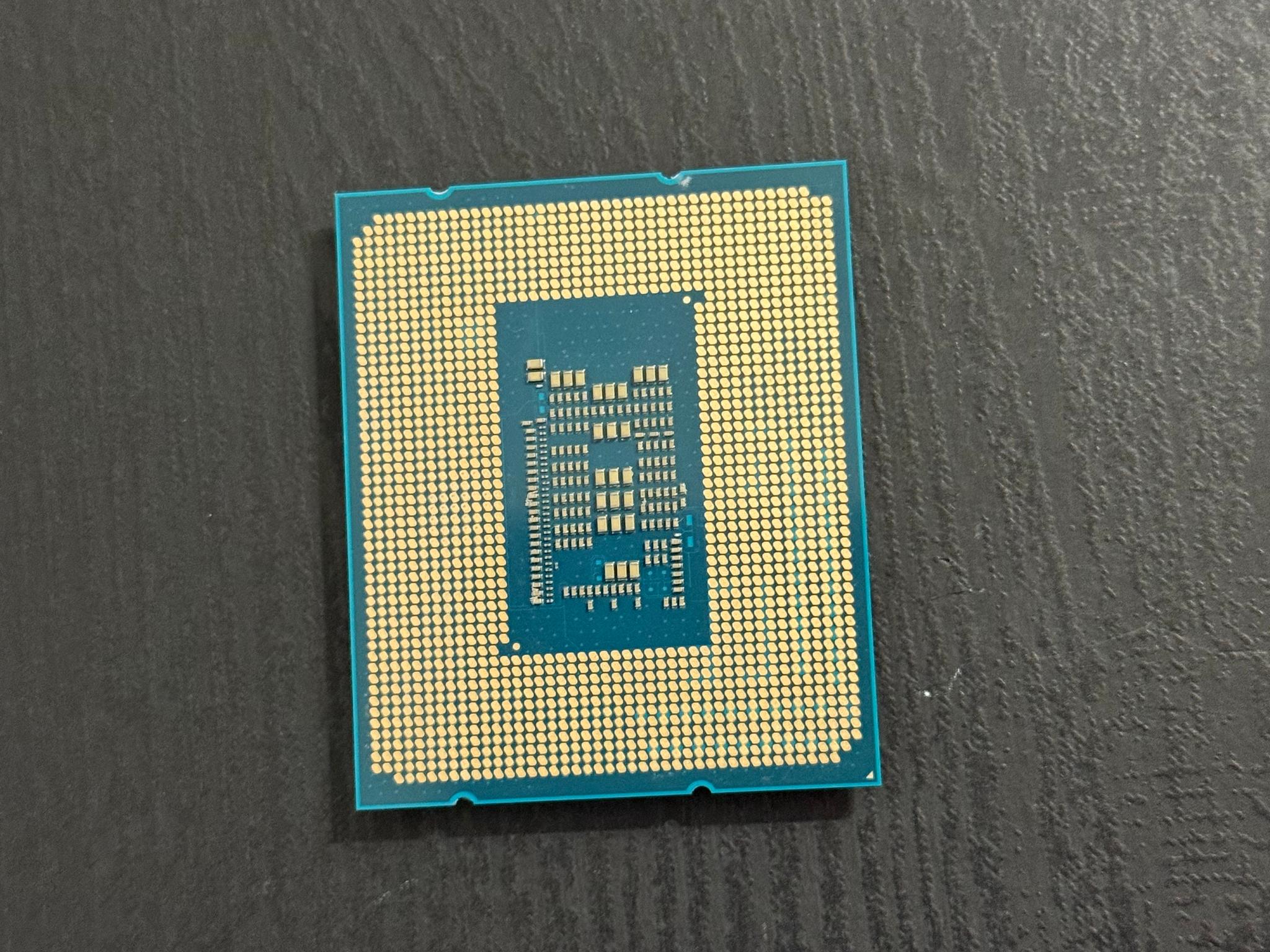 Intel i3 12100f