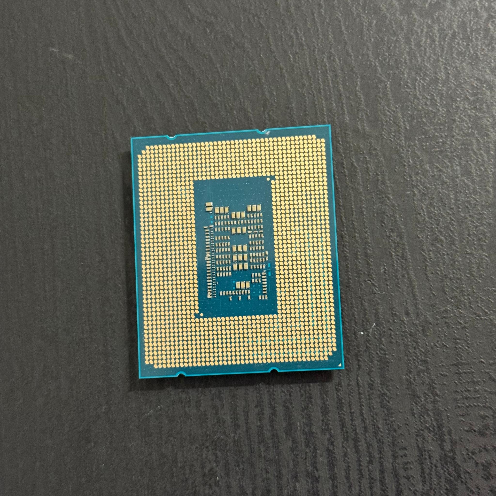 Intel i3 12100f