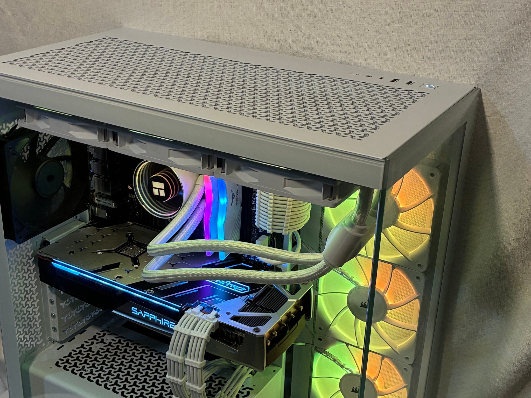 Pre-built All White Gaming PC Ryzen 5 4500 - Radeon 5700 XT NITRO+ 8GB