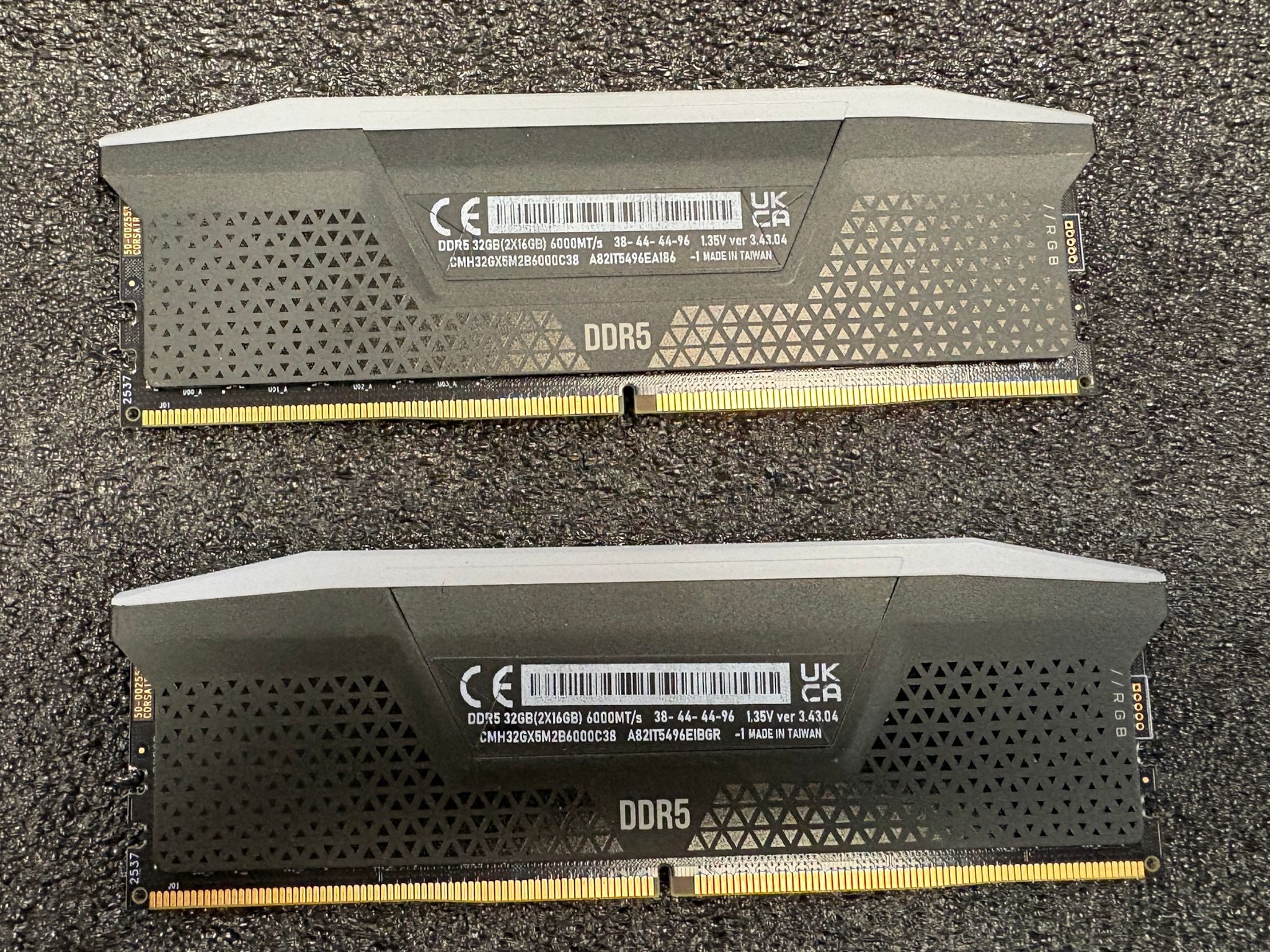 CORSAIR VENGEANCE RGB 32GB (2x16GB) DDR5 600MHZ-CMH32GX5M2B6000C38- Desktop Memory