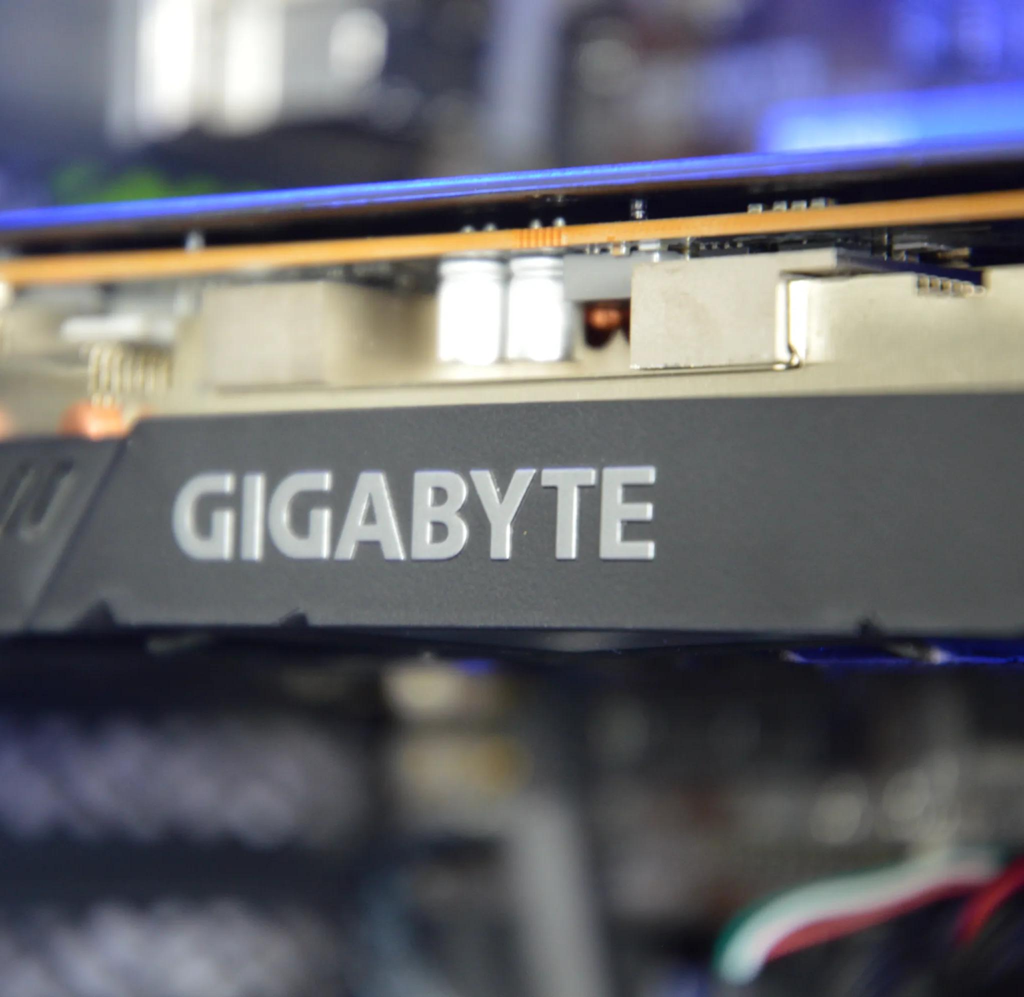 🧊🧊| RX 5500XT 8GB | RYZEN 3 2300X | 16GB DDR4 RAM | 512GB NVME SSD | The Fridge |