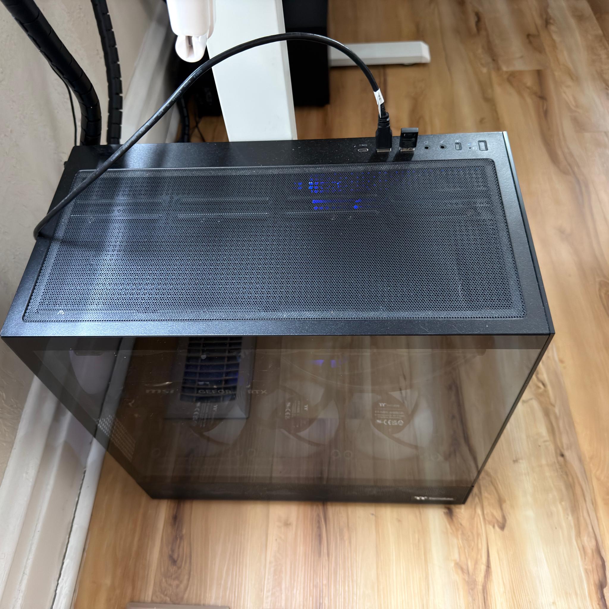 Gaming/Workstation pc in excellent condition! Intel I7-13700f, Nvidia RTX 4060, 1TB M2 Storage