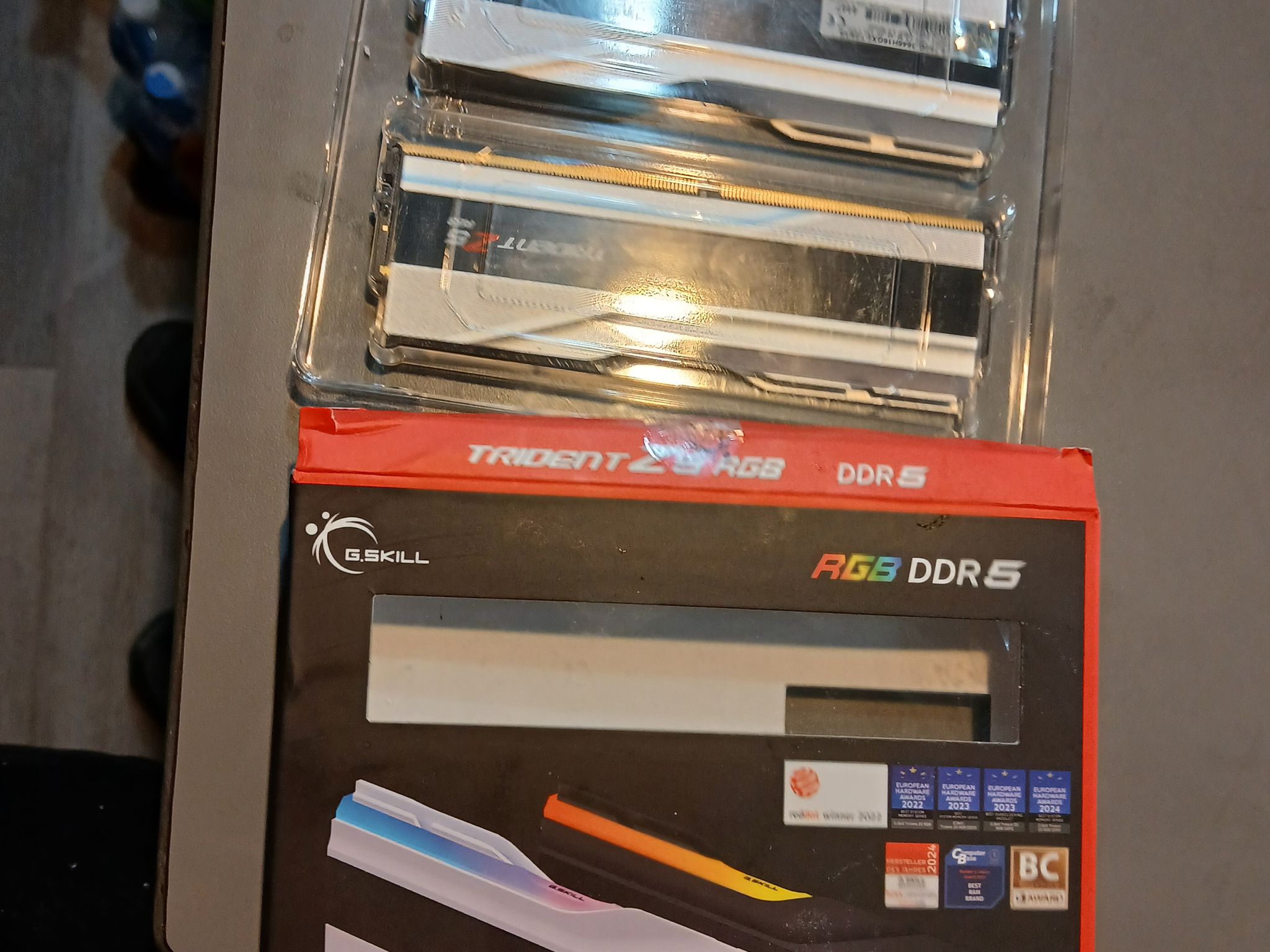 White g skill trident z5 rgb 16x2 ddr5 7800