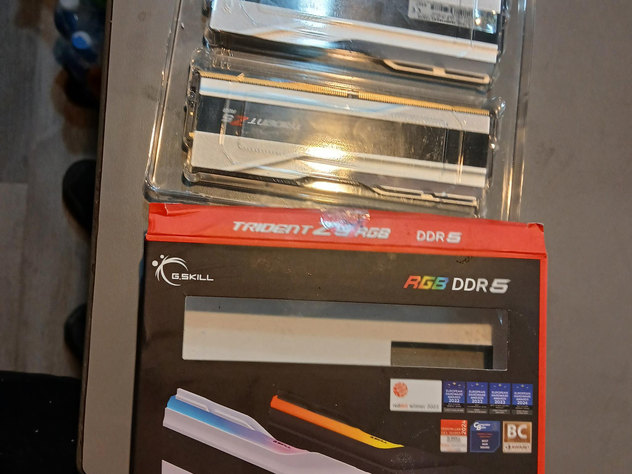 White g skill trident z5 rgb 16x2 ddr5 7800