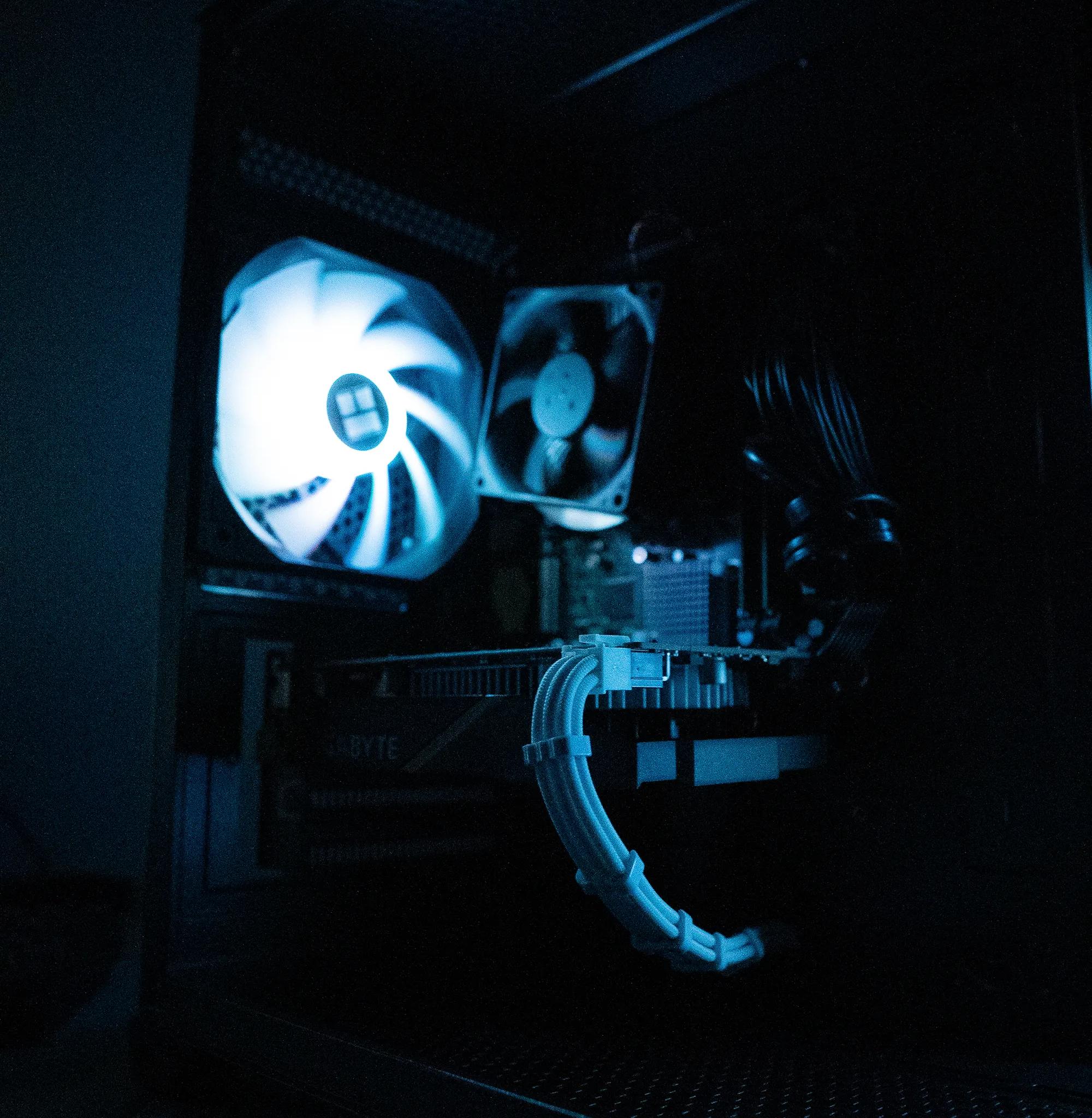 ⛈️❄️ | GTX 1650 SUPER OC | INTEL i7 4790 | 16GB RAM | 1TB | Arctic Snow