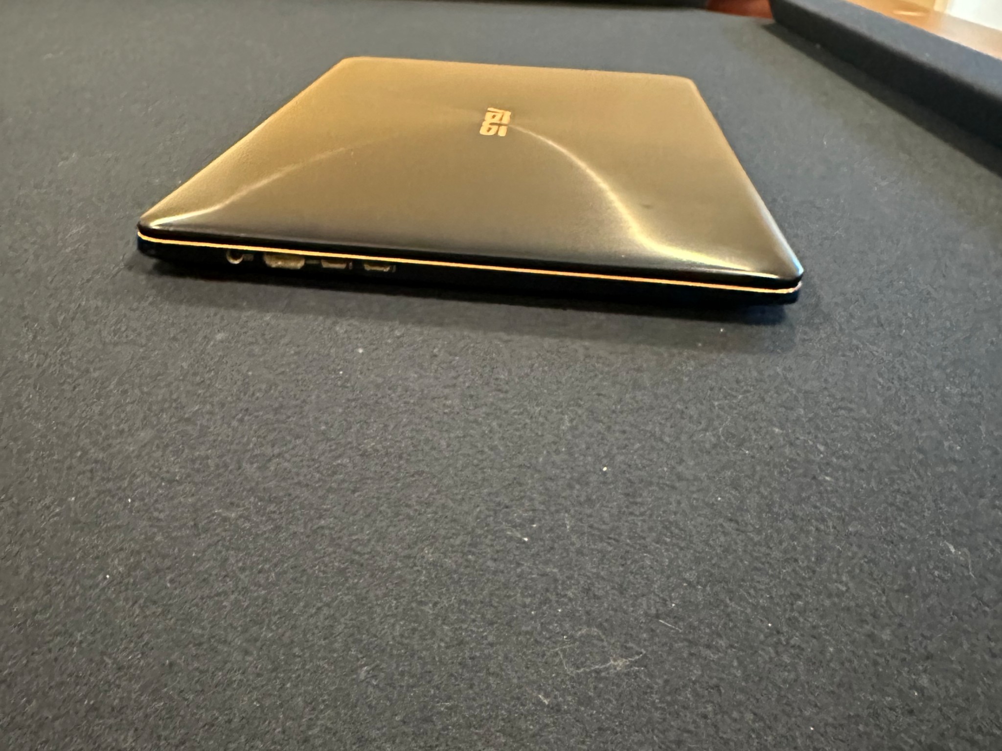 ASUS ZenBook Pro 15 UX580GE; Intel Core i9 8th Gen; NVIDIA GeForce GTX 1050 Ti