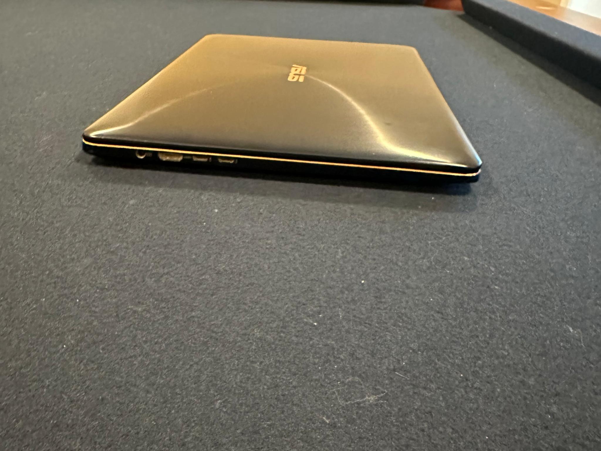 ASUS ZenBook Pro 15 UX580GE; Intel Core i9 8th Gen; NVIDIA GeForce GTX 1050 Ti