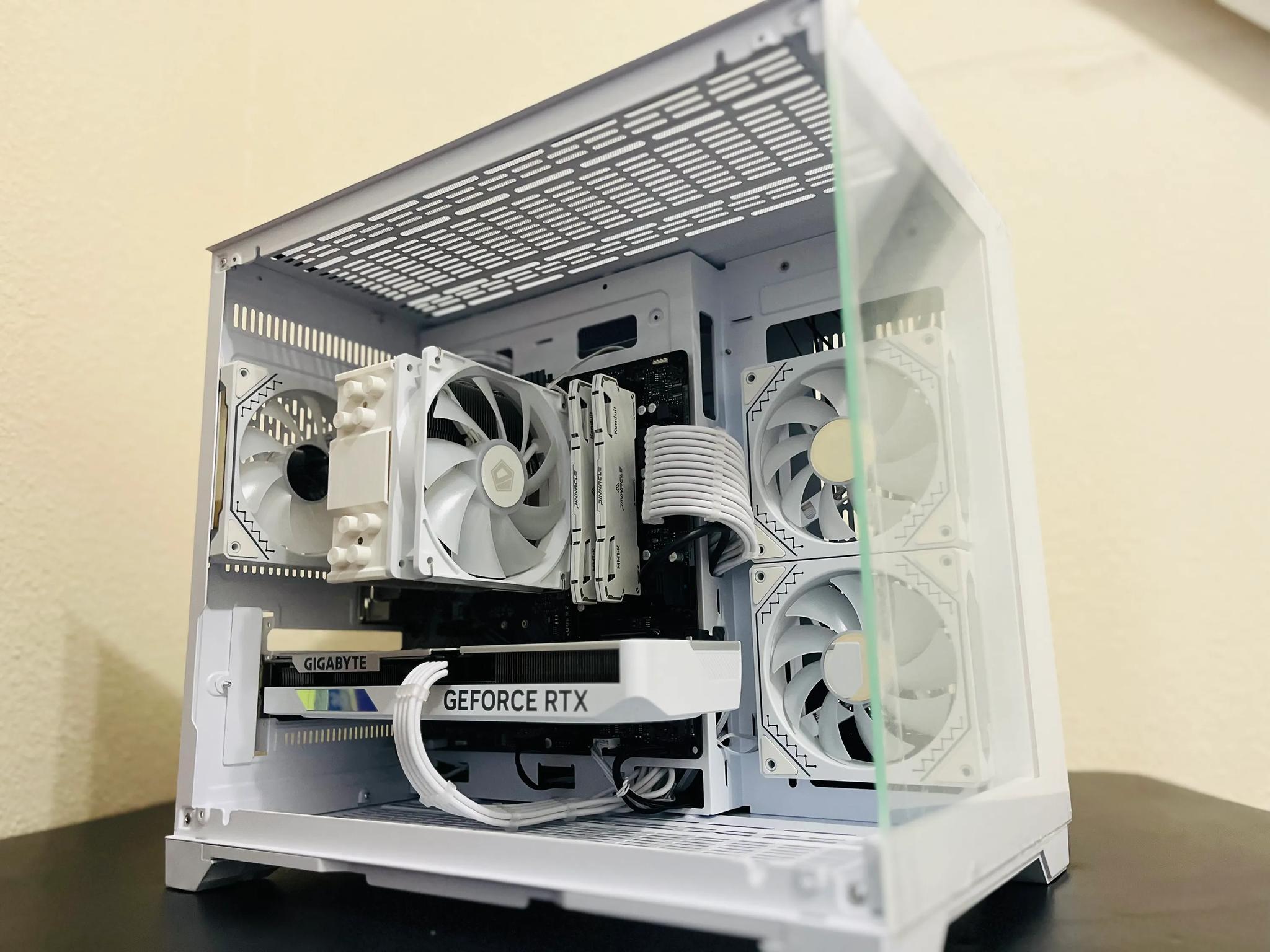 | RTX 4060 | Ryzen 5 5600 X | 16 GB 3200 Mhz | 500 GB Storage | Beautiful ARGB Supercomputer |