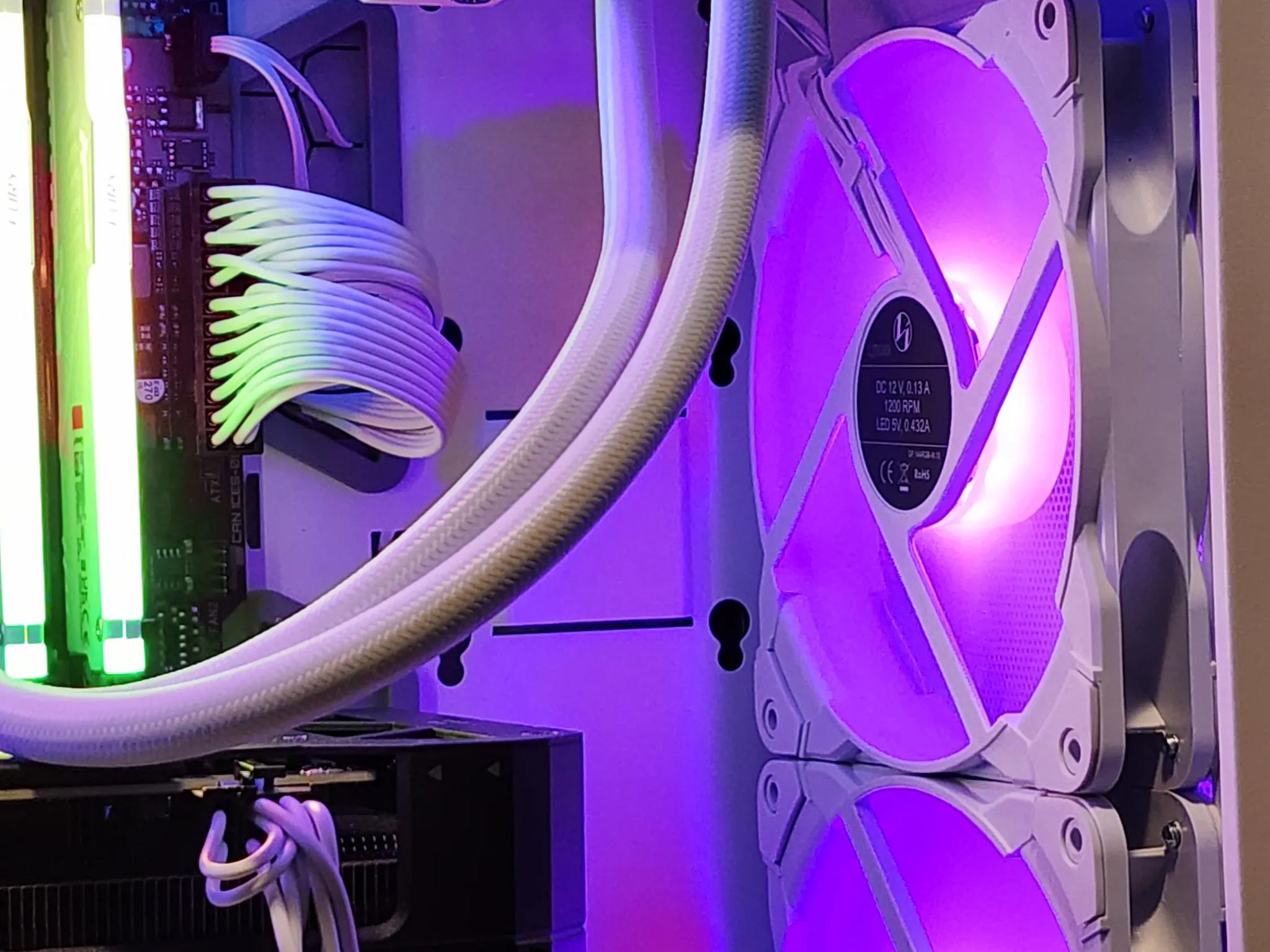 💥Versatile White PC💥 RTX 4070 | Ryzen 7 7700X | 32GB DDR5 | 1TB NVME M.2 | Windows 11 Pro