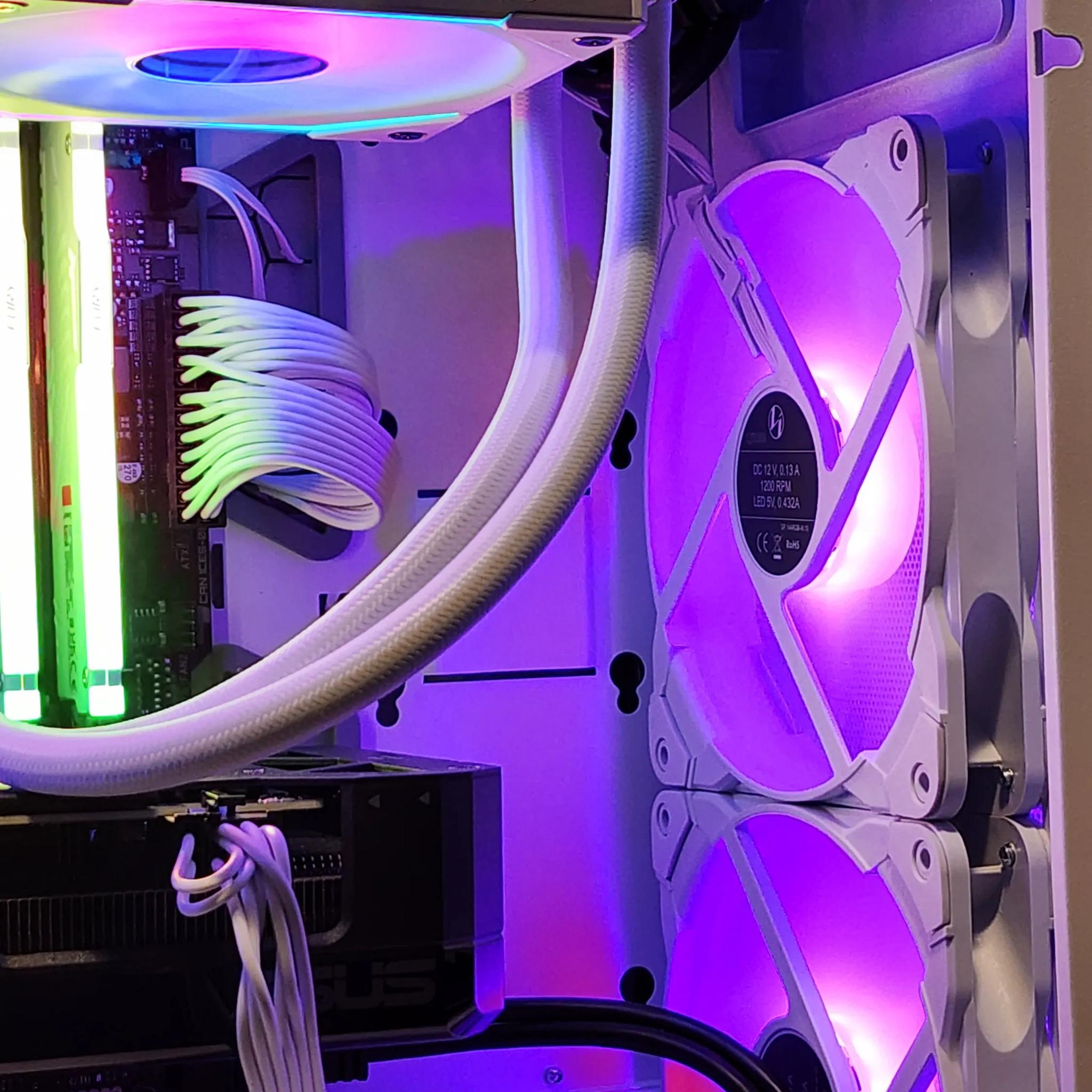 💥Versatile White PC💥 RTX 4070 | Ryzen 7 7700X | 32GB DDR5 | 1TB NVME M.2 | Windows 11 Pro